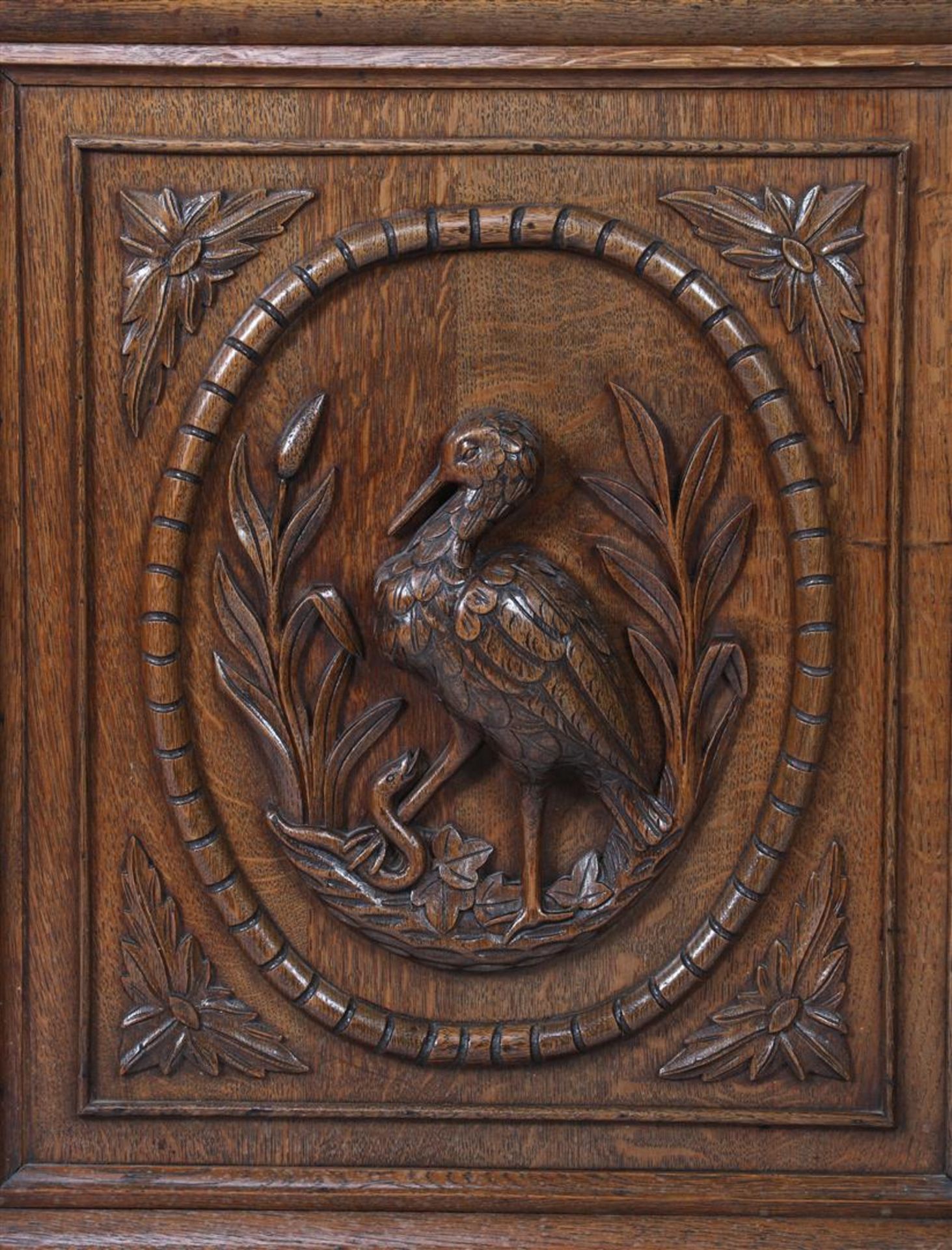 Oak sideboard with richly carved hunting decor with birds and dogs - Bild 3 aus 3