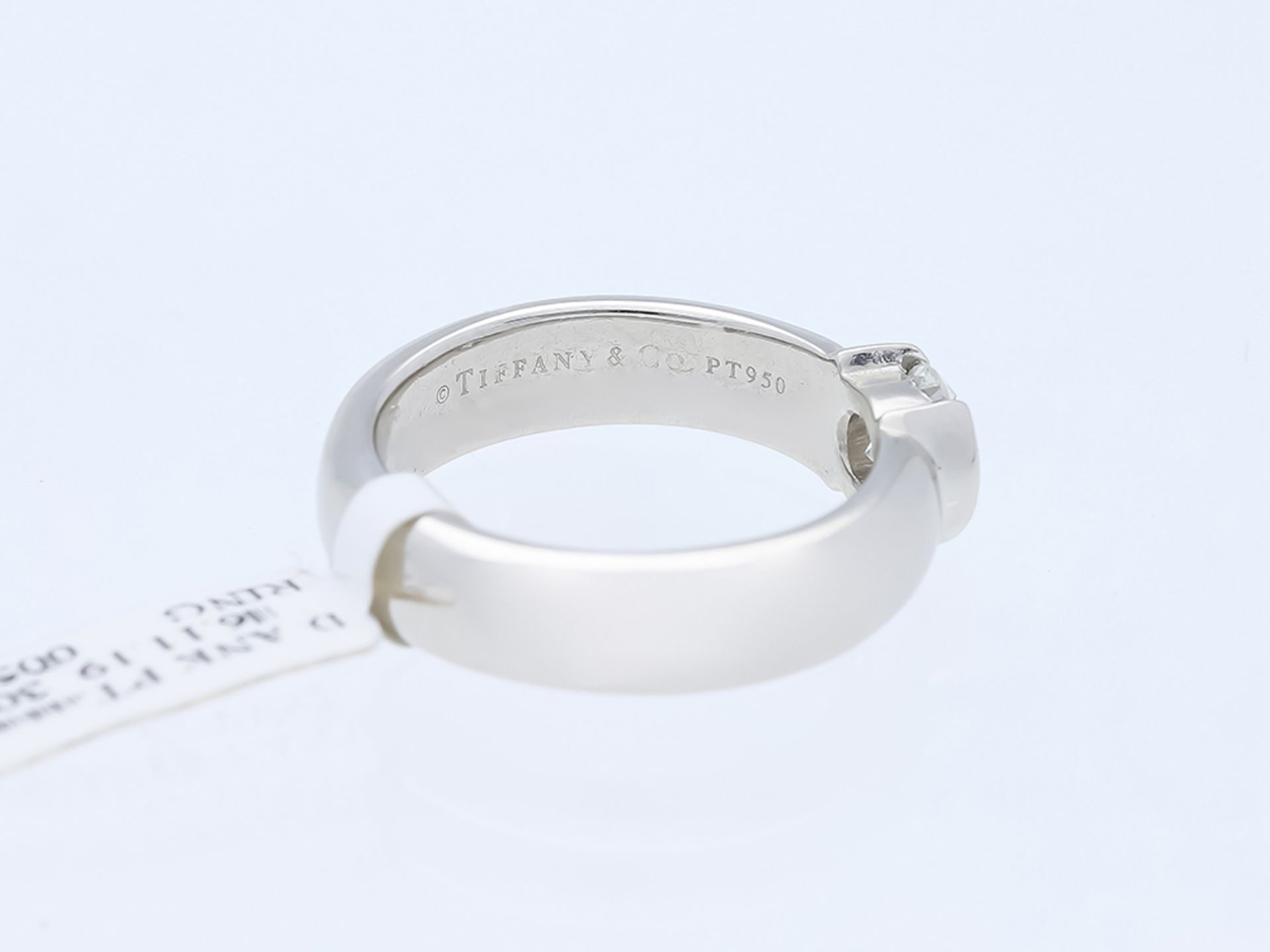 Tiffany & Co. ring in 950 platinum with solitaire diamonds, original case, gemological certificate - Image 3 of 6