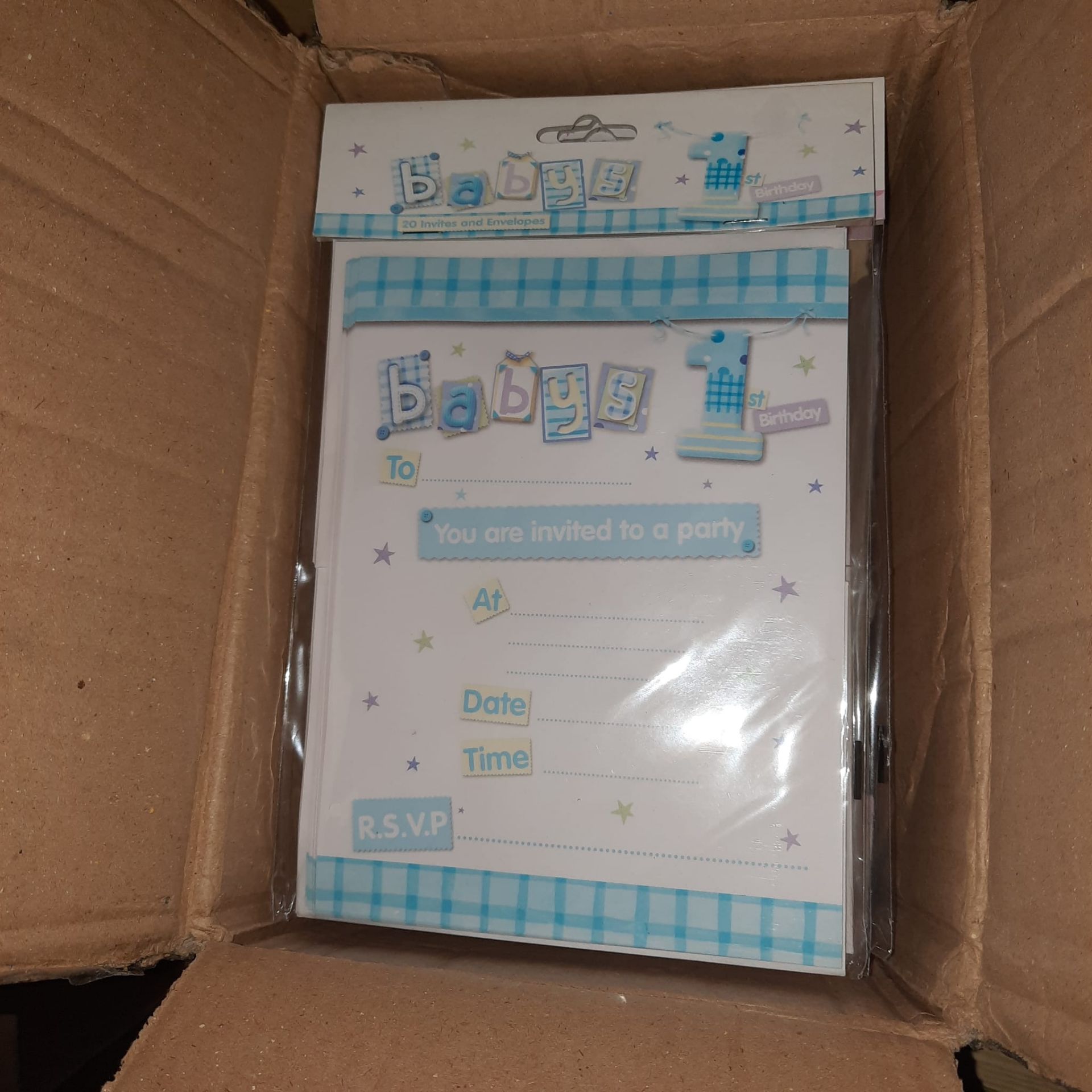 RRP £95.20 - X 16 BLUE PACKS OF 20 BABY 1st BIRTHDAY INVITES WITH ENVELOPES - NEW.