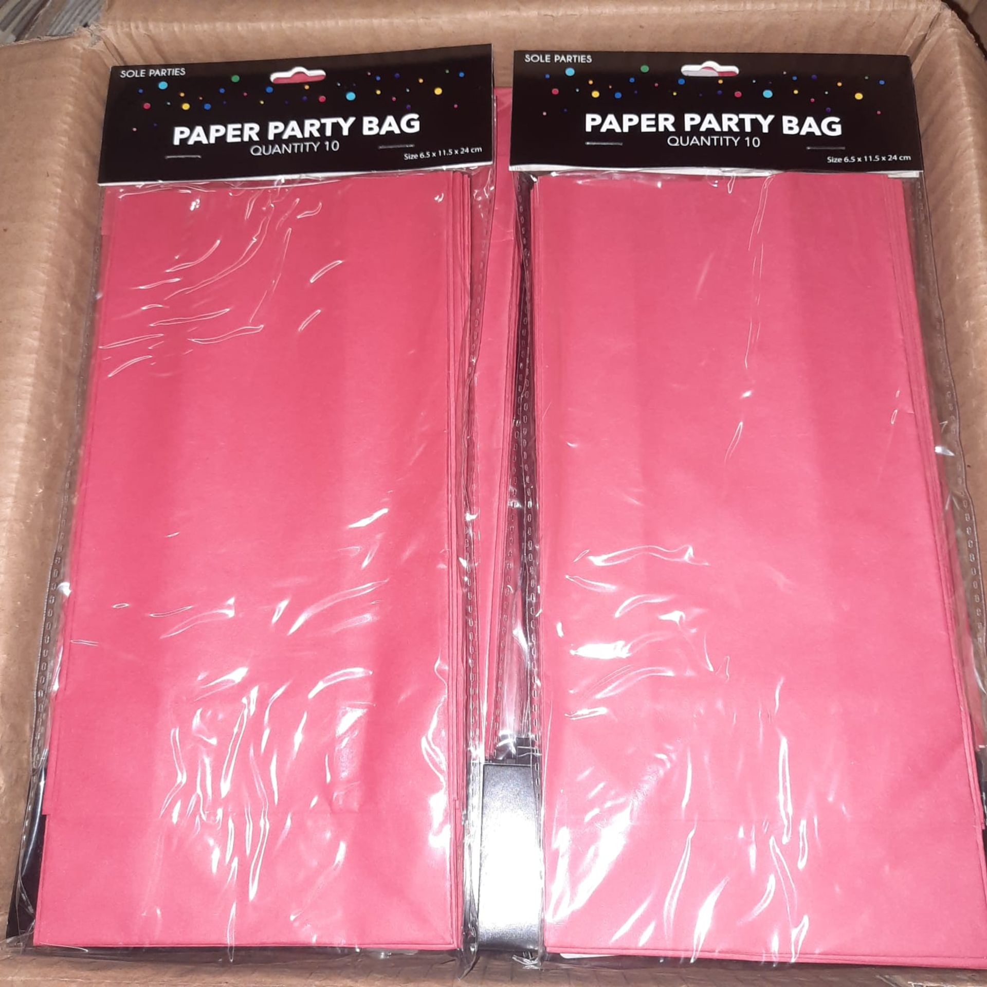 X 100 RED PAPER PARTY BAGS - ALL NEW - SALEROOM ON MID OF ROW (C).
