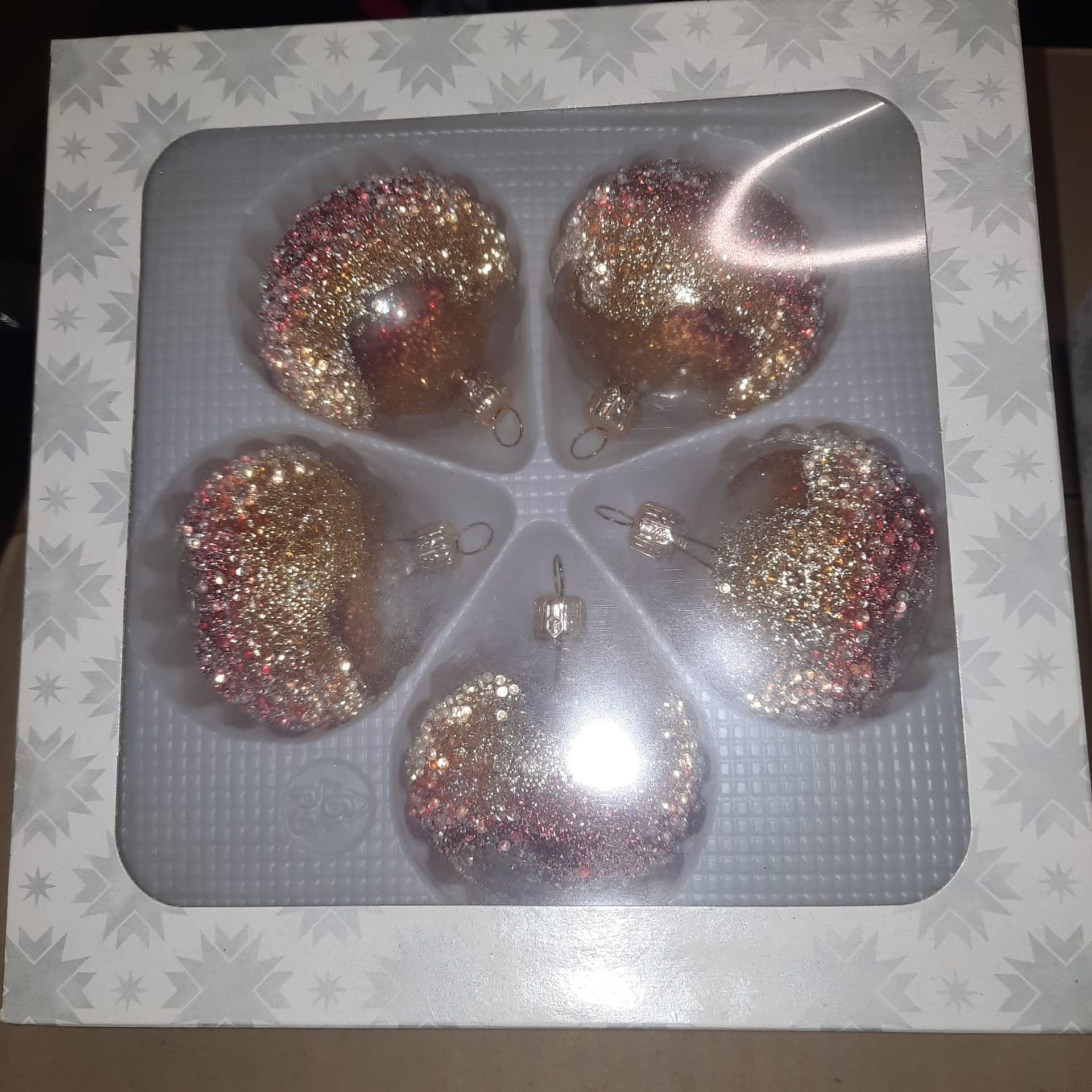 RRP £82 - X 8 BOXES OF HIGH-END CHRISTMAS DECORATIONS GLASS BAUBBLES IN VARIOUS COLOURS, DESIGNS & - Image 2 of 5