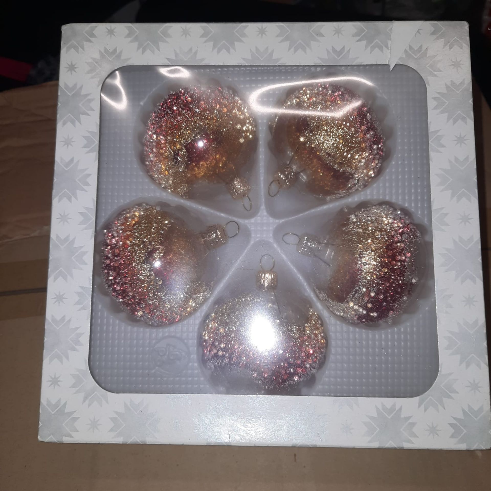 RRP £89 - X 8 BOXES OF HIGH-END CHRISTMAS DECORATIONS GLASS BAUBBLES IN VARIOUS COLOURS, DESIGNS & - Image 2 of 5