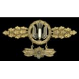 A German Second World War Luftwaffe Bomber Clasp and Insignia. A nice condition early Tomba...