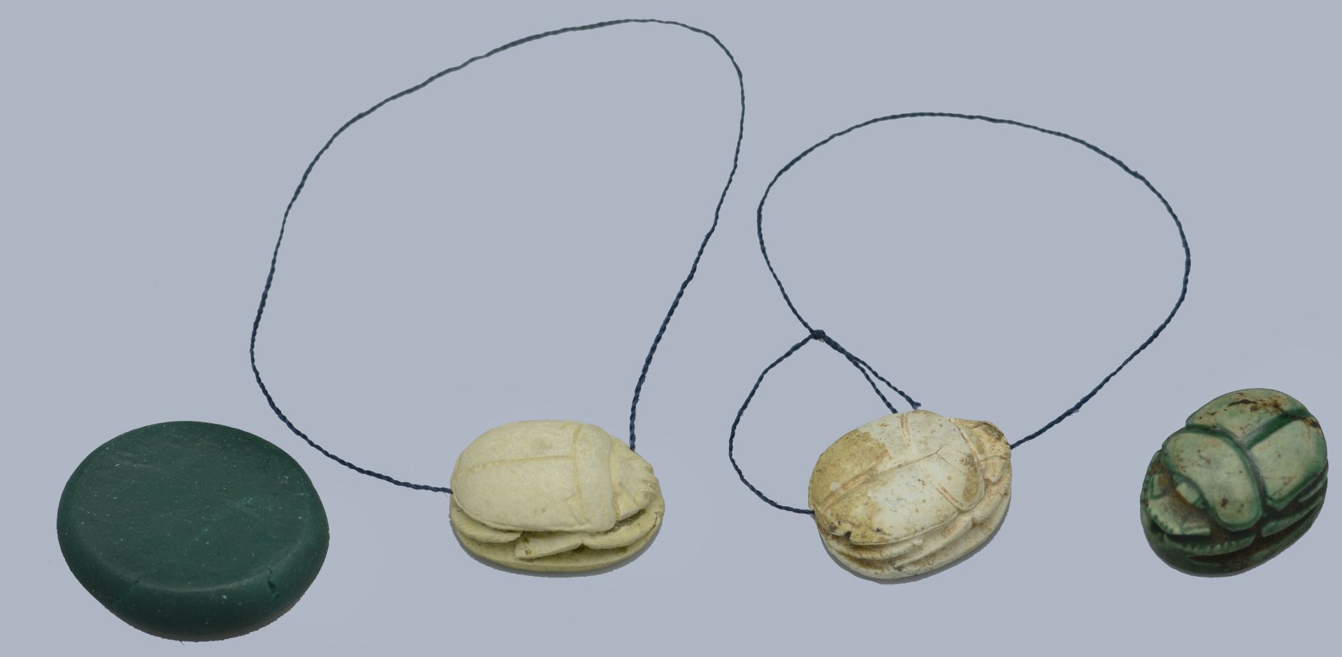 Egypt, New Kingdom (c. 1550-1069 BC), Scarabs (3), mid-18th Dynasty, blue glazed with a lotu... - Image 2 of 2