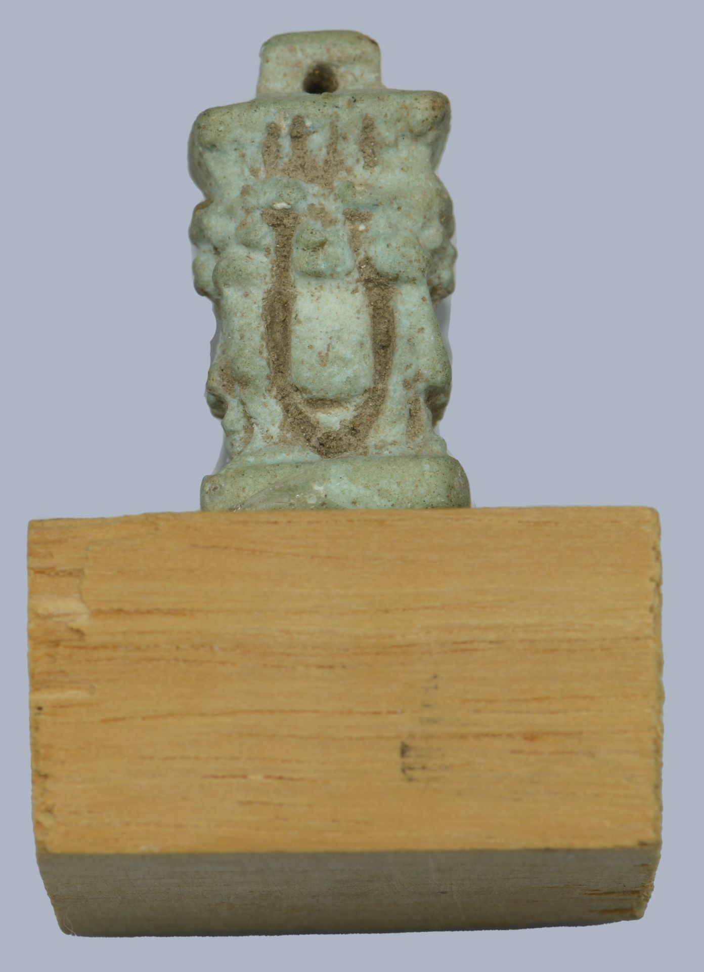 Egypt, Late Period (664-332 BC), Four-sided Bes amulet, 2.3cm; green glazed faience shabti w... - Image 3 of 4