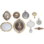 A collection of antique jewellery, to include a large Victorian swivel locket brooch, a band...