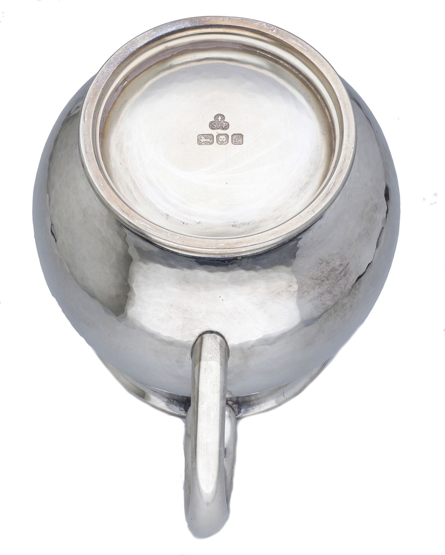 An Elizabeth II silver milk jug, of good gauge and plain design, the body lightly planished,... - Bild 3 aus 3