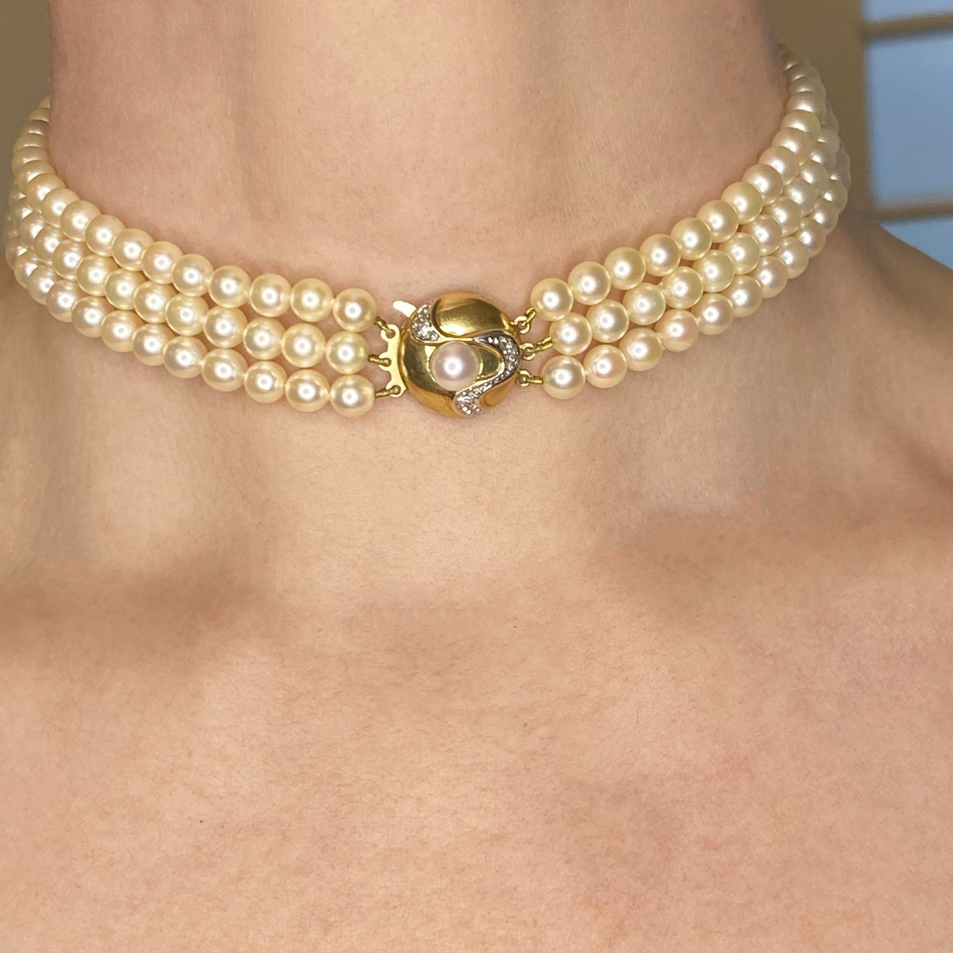 A cultured pearl collar by Mikimoto, the three-rows of cultured pearls to a bombÃ© clasp with... - Image 4 of 4