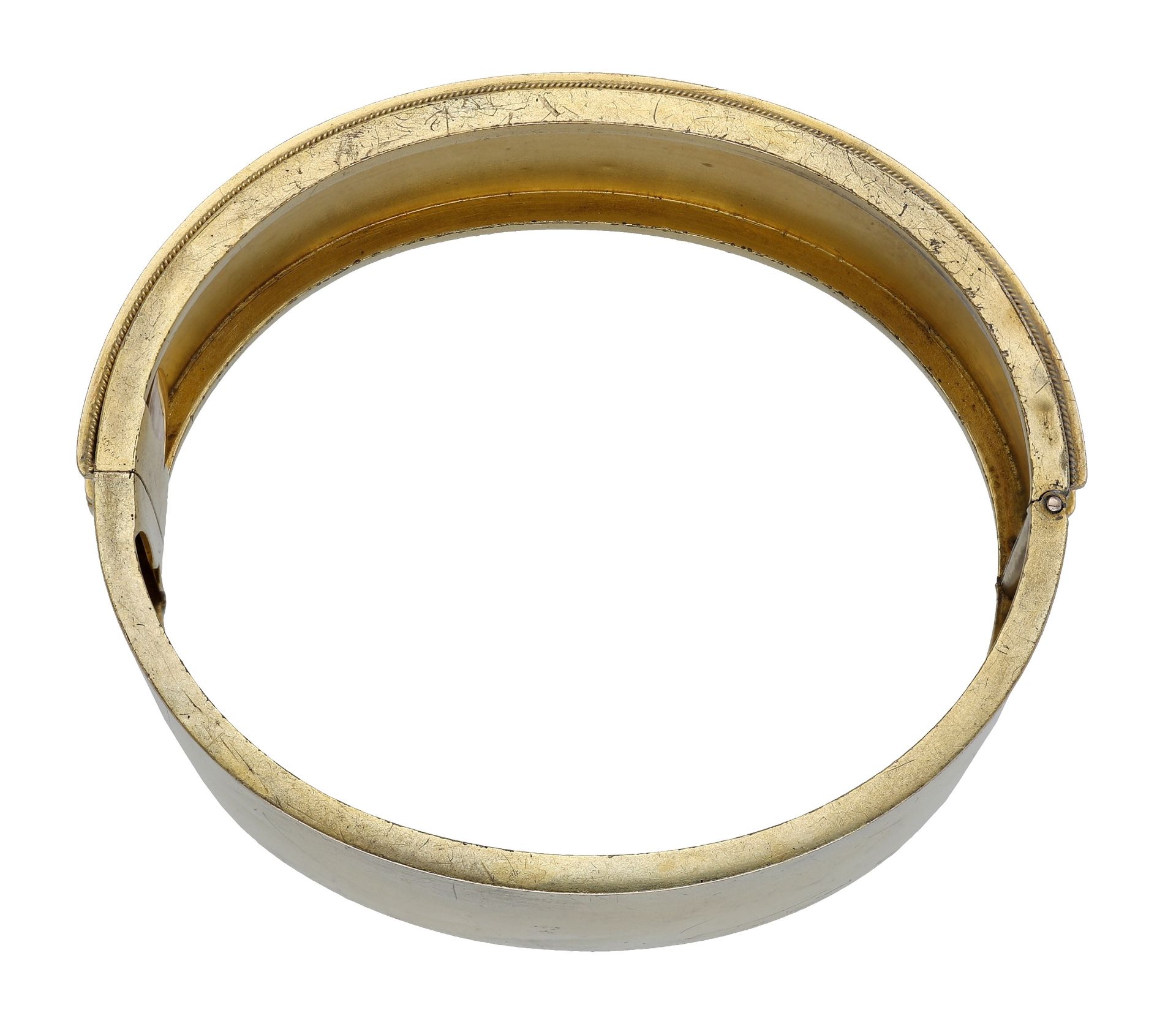 A 19th century archaeological revival hinged gold bangle, with applied granulation and ropet... - Bild 2 aus 3