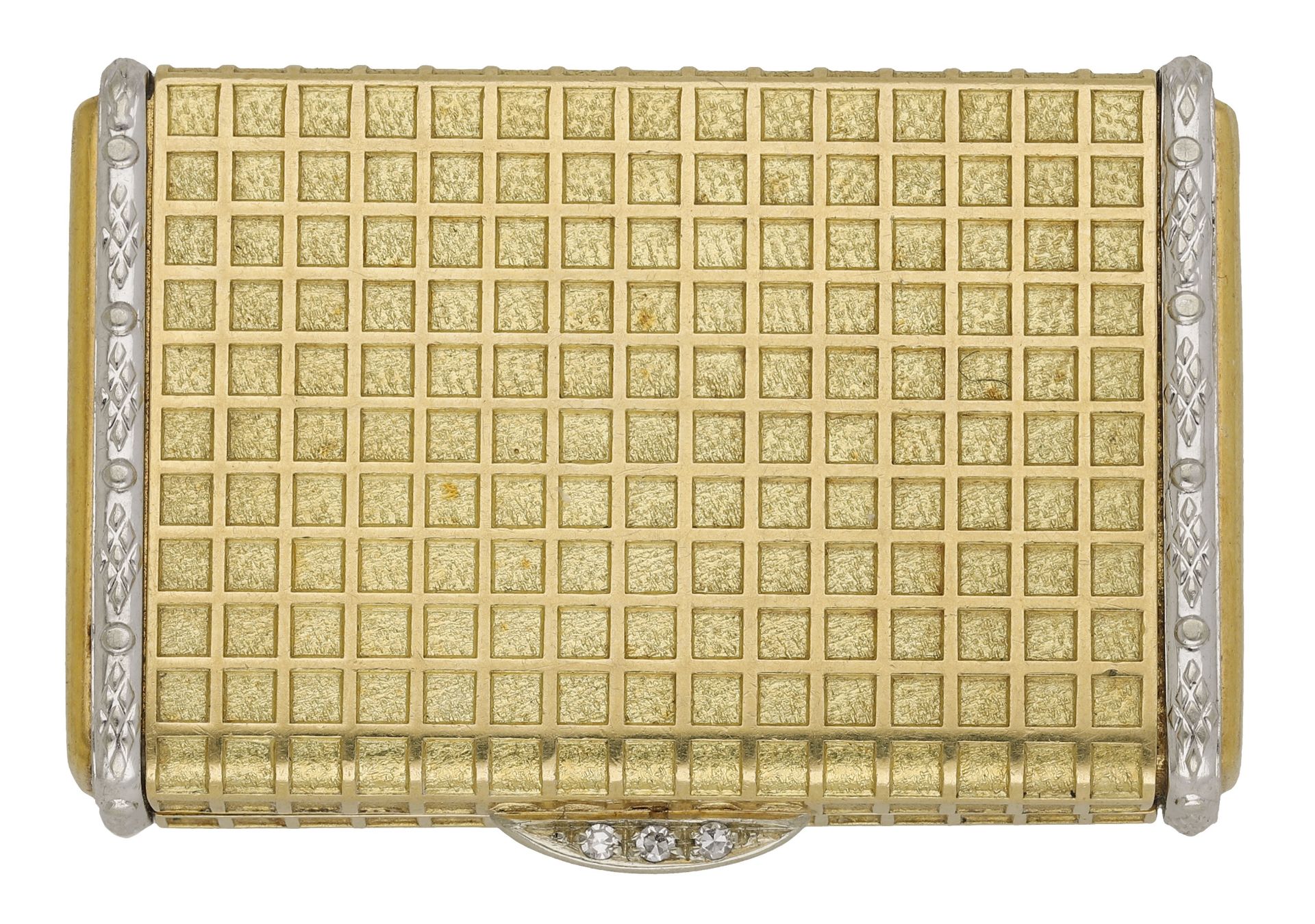 A two colour gold snuff box, decorated throughout with square latticework, against a texture... - Bild 2 aus 4