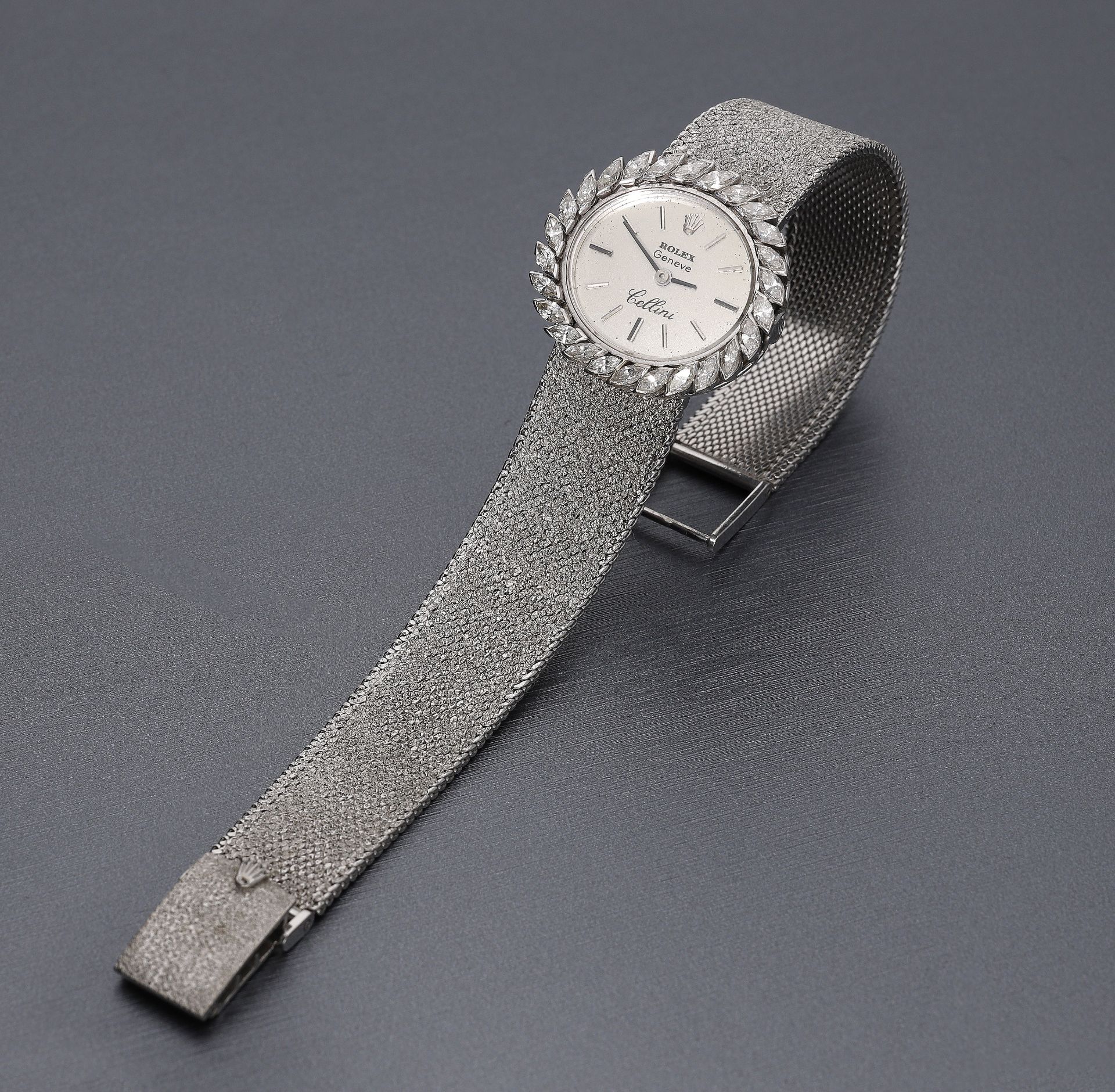 Rolex. A lady's white gold and diamond-set oval bracelet watch, Ref. 681, Cellini, circa 197... - Bild 5 aus 6