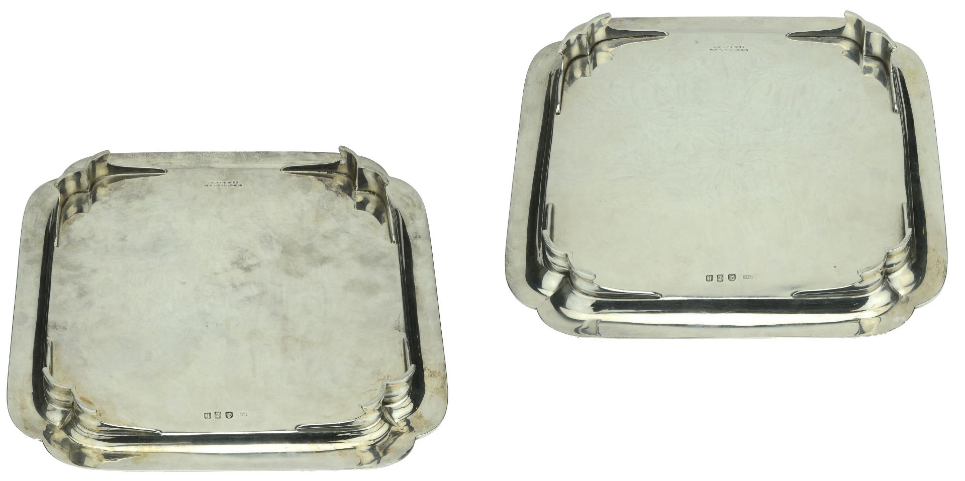 A pair of George V Britannia standard silver salvers, square, with re-entrant corners, by Li... - Bild 2 aus 4