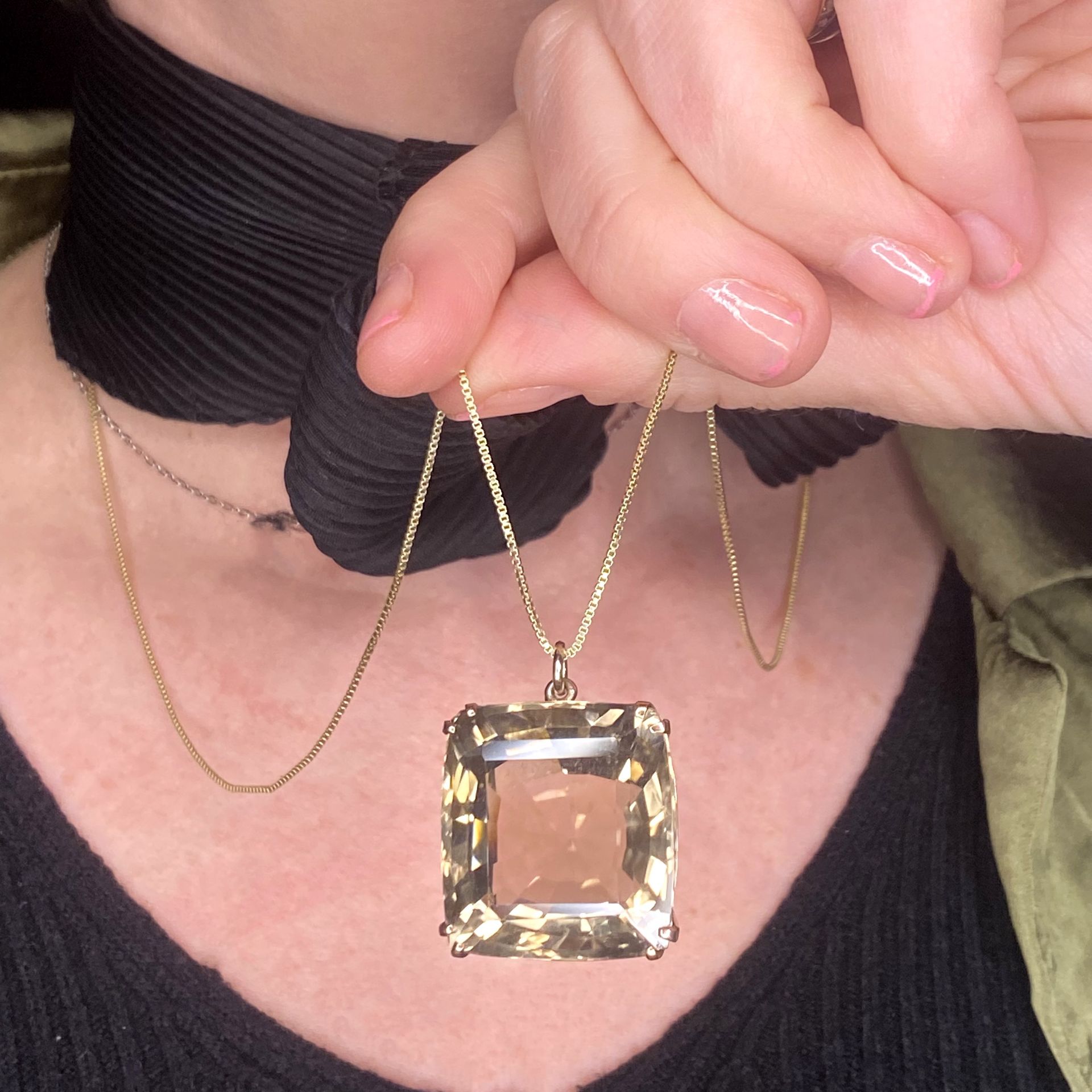 A small collection of jewellery, comprising a smoky quartz pendant on silver gilt chain and... - Bild 3 aus 3