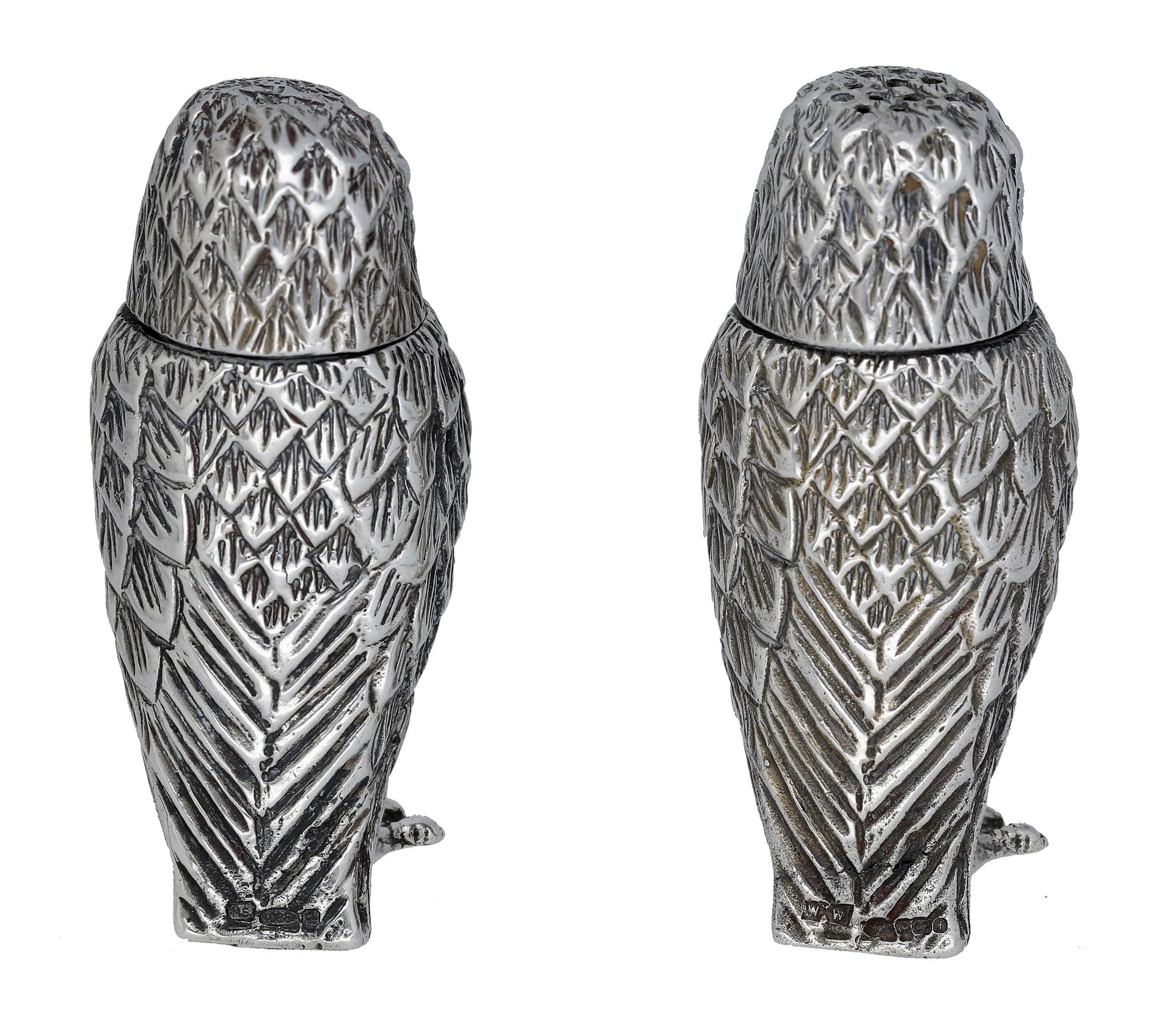 A matched pair of silver owl condiments, with detachable heads and glass cabochon eyes, the... - Bild 3 aus 3