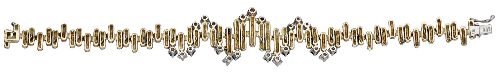 An 18ct gold sapphire and diamond bracelet retailed by Deakin & Francis, 1973, of textured a... - Bild 4 aus 5
