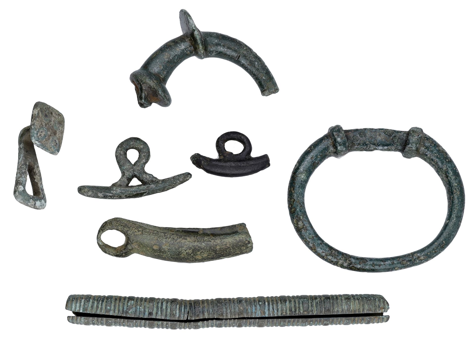 Celtic, miscellaneous bronze artefacts (7), 2nd century BC to 1st century AD, including squa... - Bild 2 aus 2