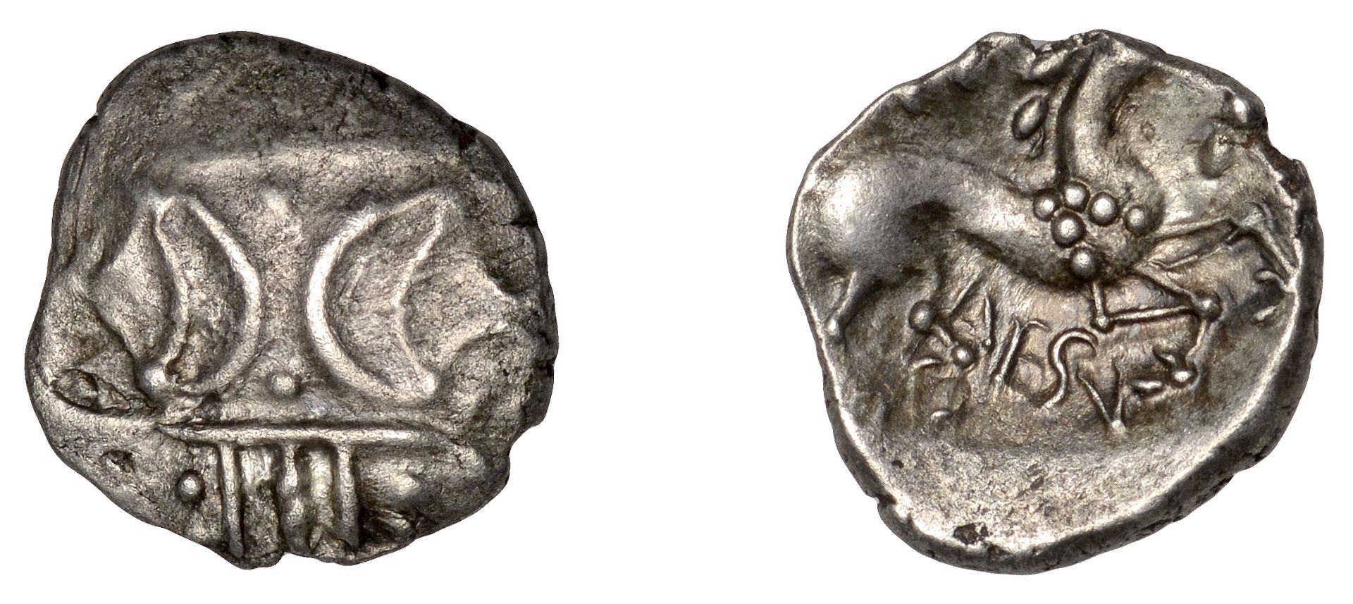 ICENI, Aesu (30-43 AD), silver Unit, two crescents back-to-back divided by colon across wrea...