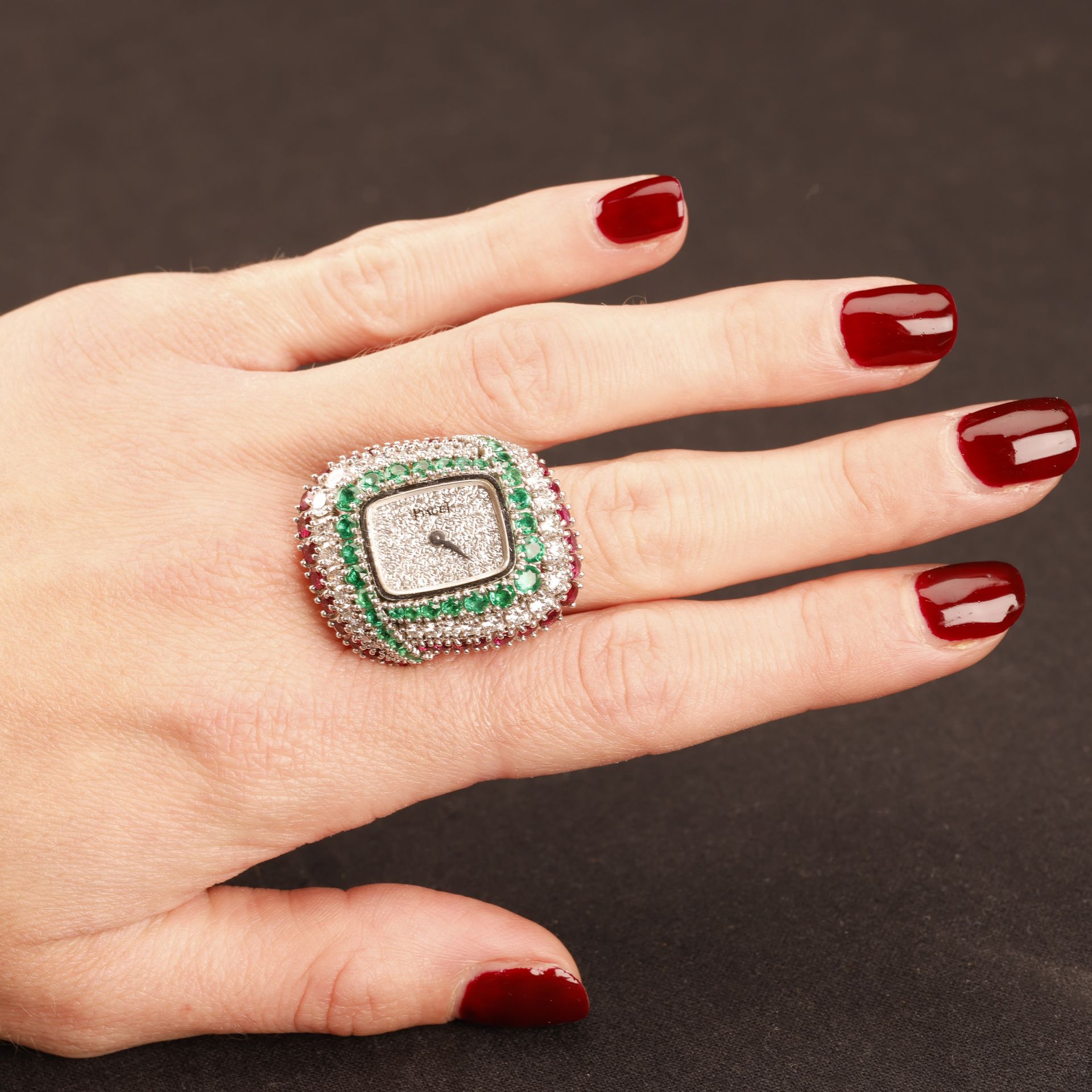 Piaget. A lady's white gold, emerald, ruby and diamond-set ring watch, ref. 3657, circa 1976... - Bild 10 aus 10
