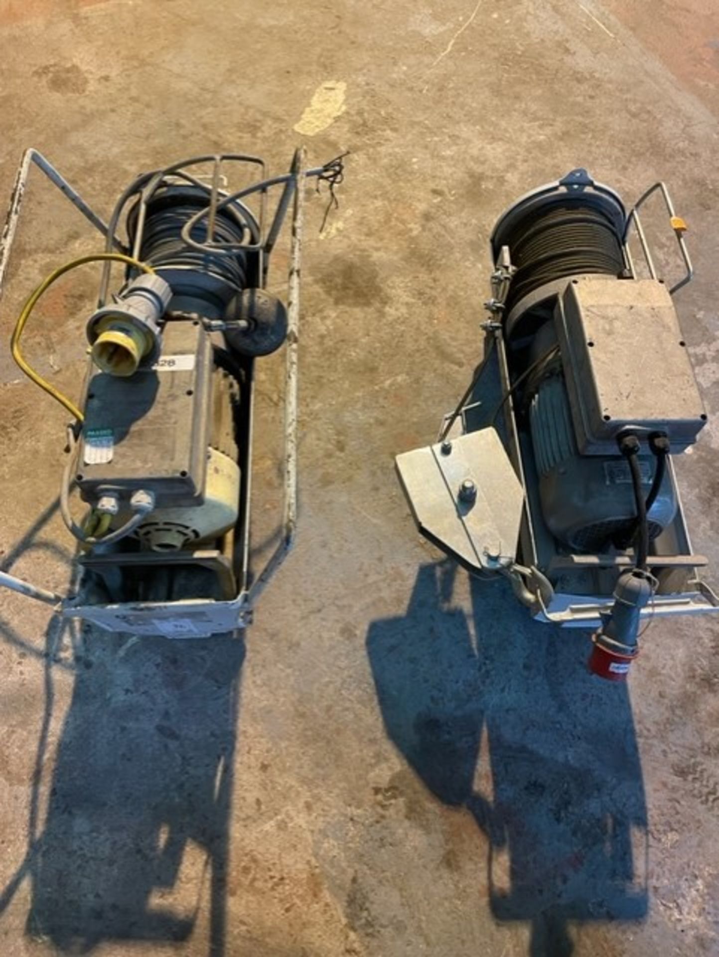 2 x gantry hoists in need of attention one is 110 the other is 415 volts one has pulley - Image 2 of 4