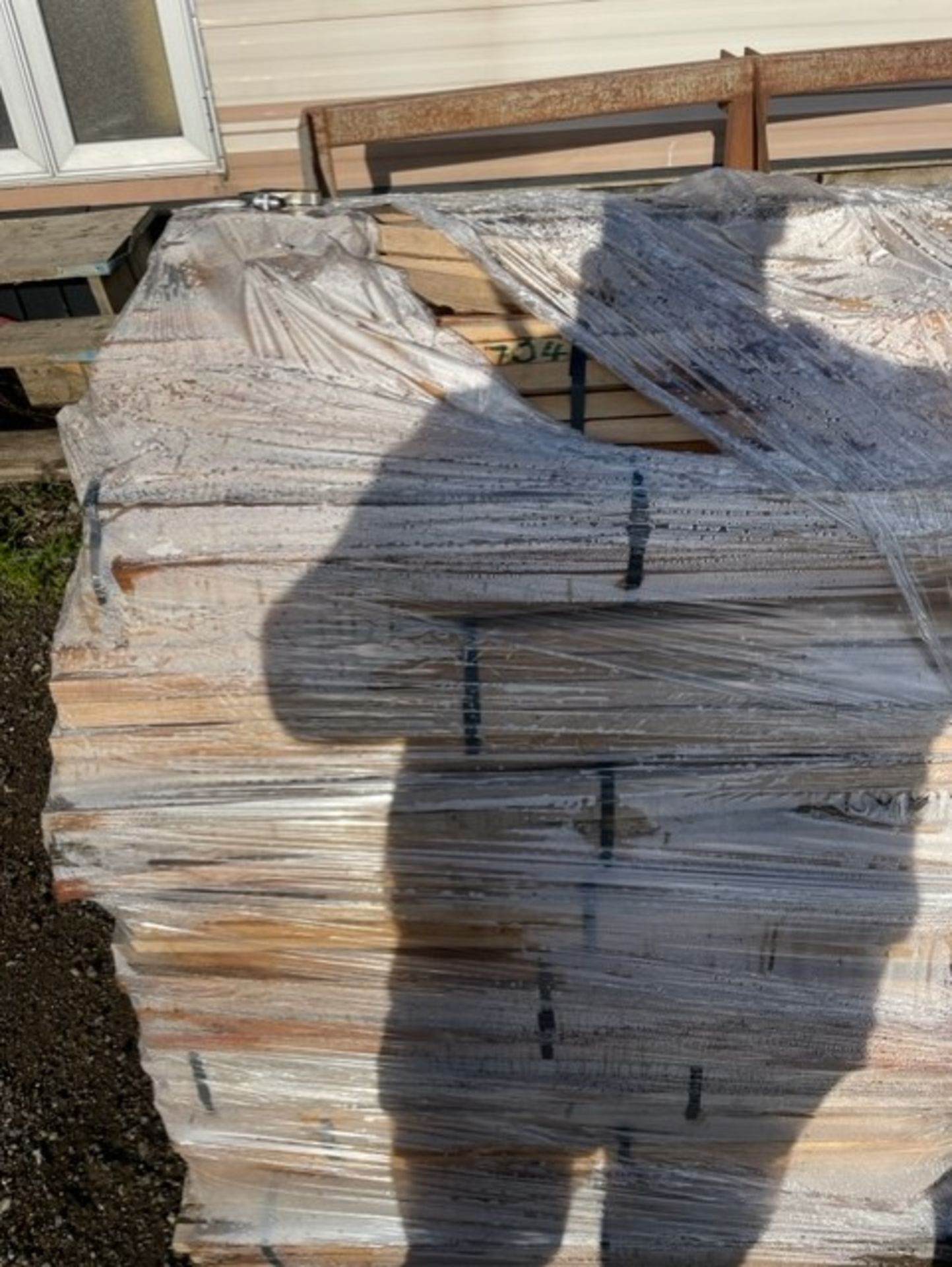 Pallet of stakes the stakes are 1.2 in bundles of 25 - no reserve