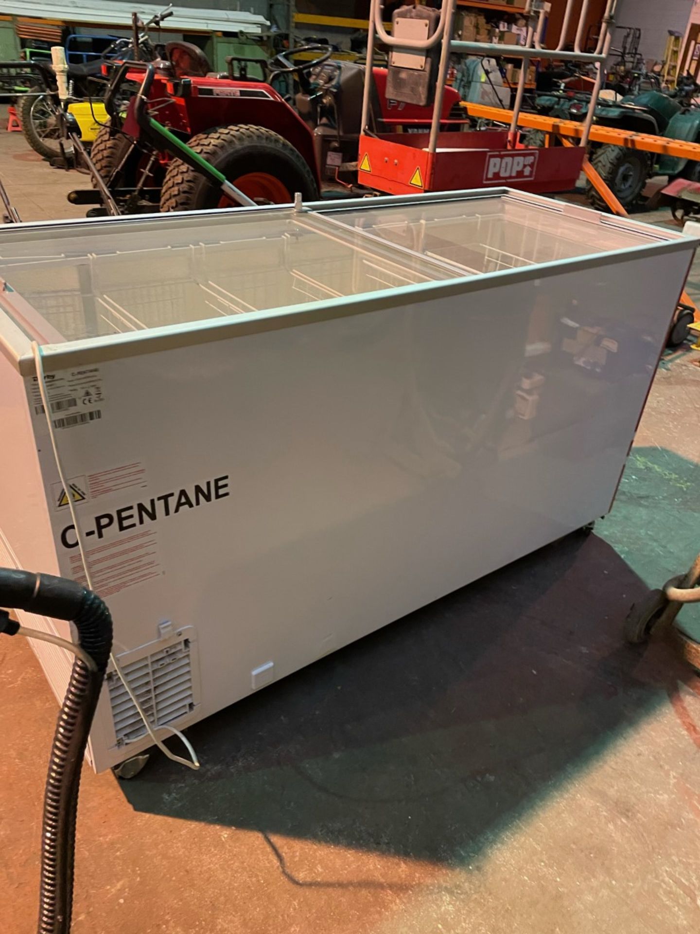 C pentane commercial iced goods freezer.Very clean, baskets inside, sliding glass top. Dims 155 x 64 - Image 4 of 4