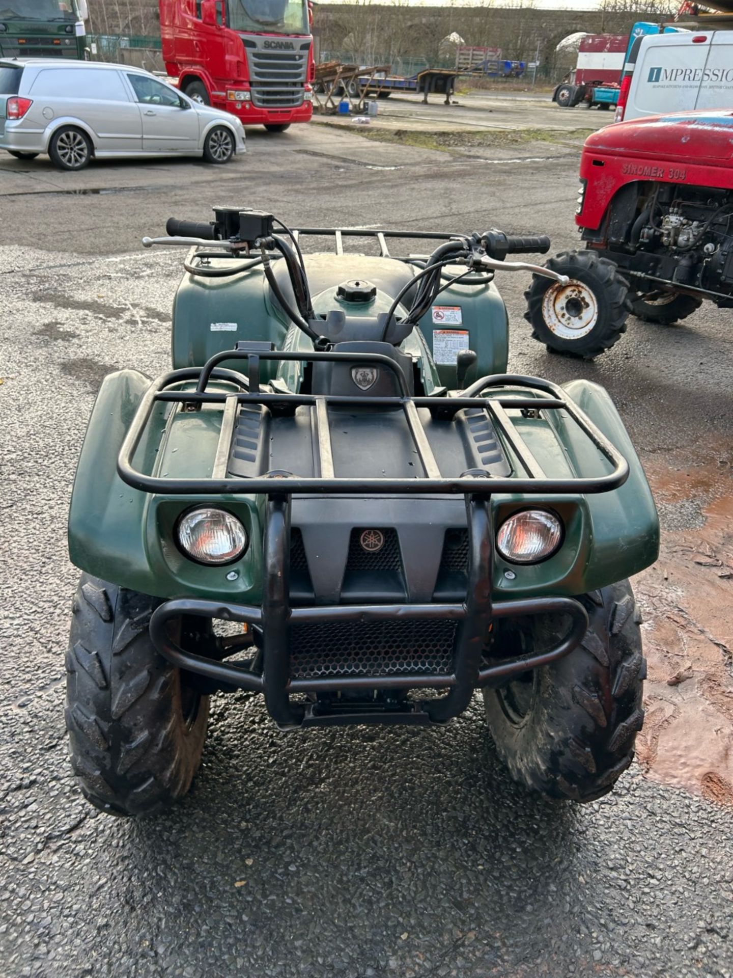 Yamaha grizzly 400cc 4x4 quad bike. 2000 model. Good condition ready for work.