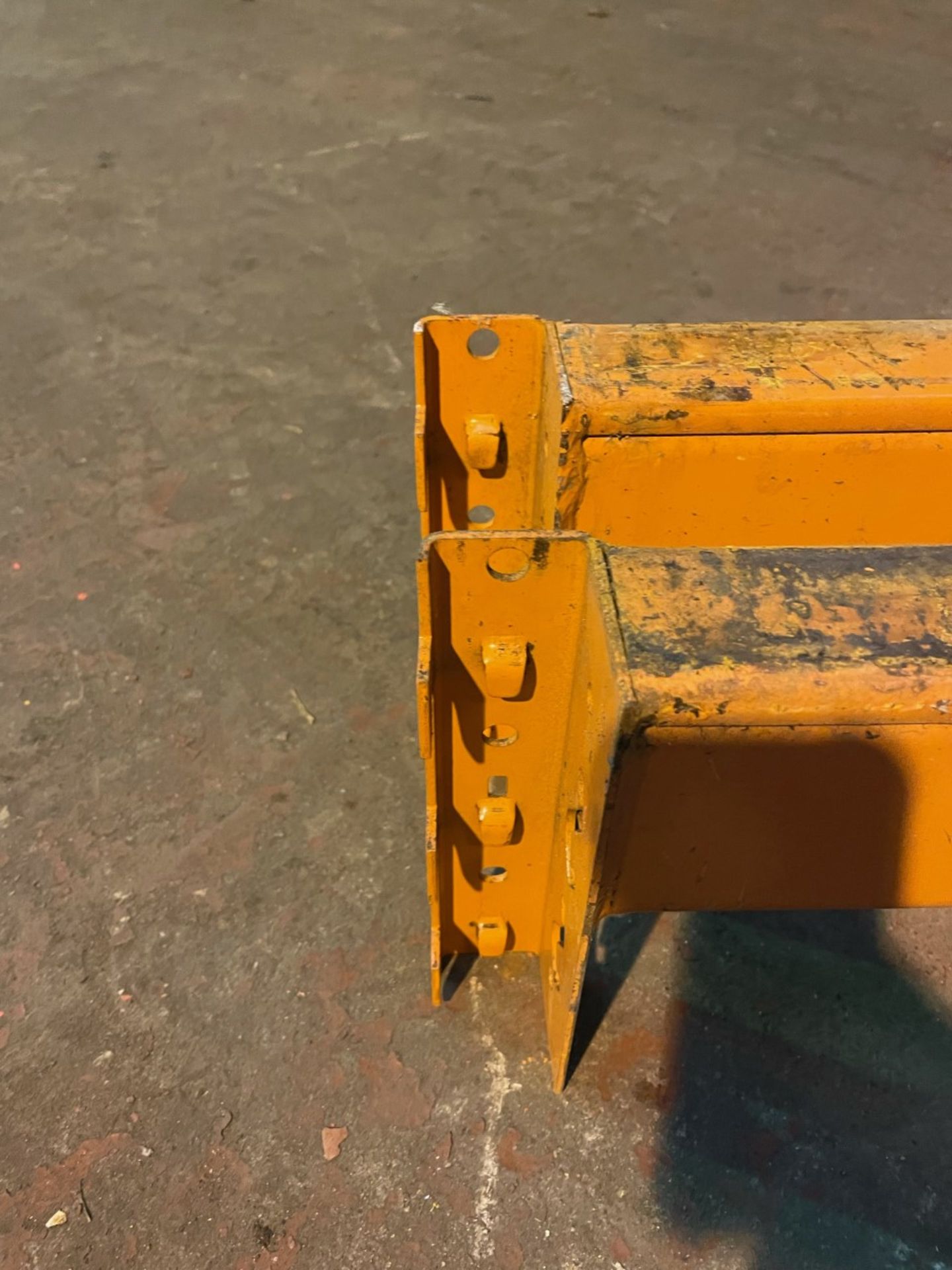 2x Orange racking beams. 2700mm in length. Good condition all connections are straight - Image 3 of 3