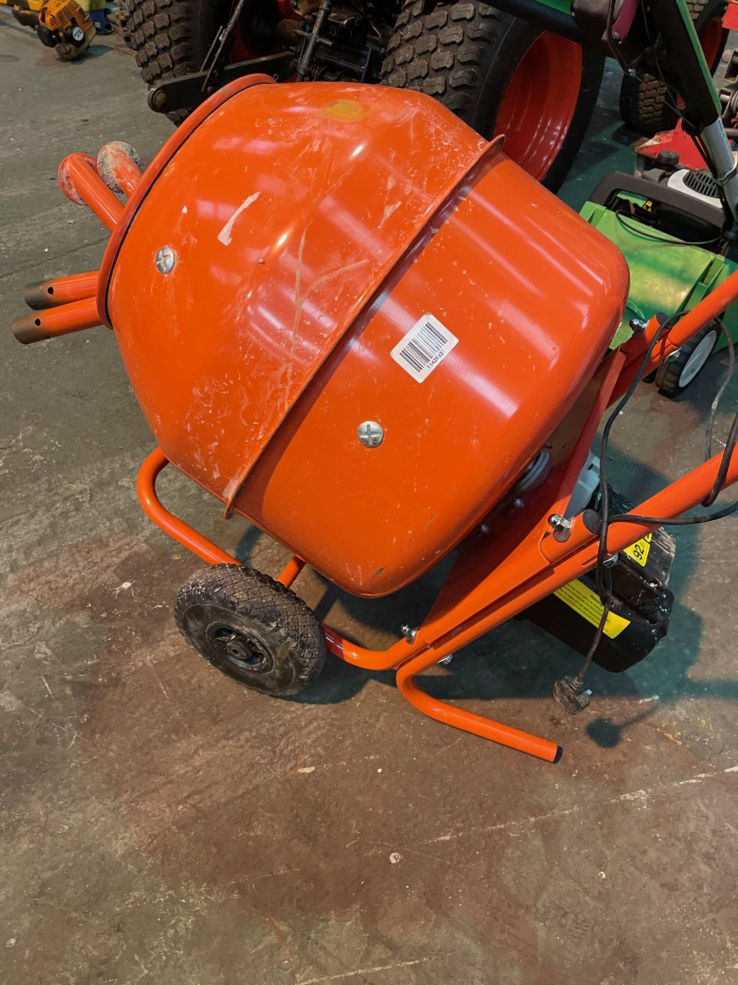 new 230v cement mixer with stand - Image 3 of 3