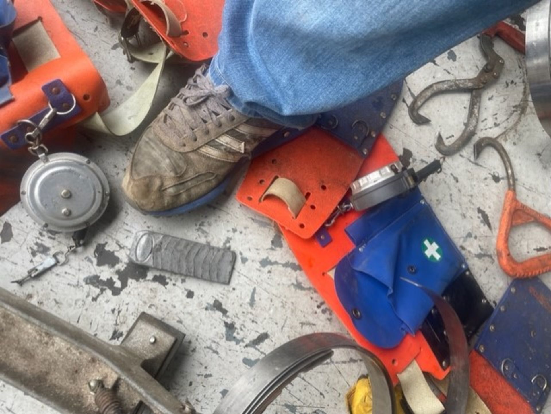 Tree surgeons tools forsips tapes wedges tool belts and climbing feet - Image 6 of 7