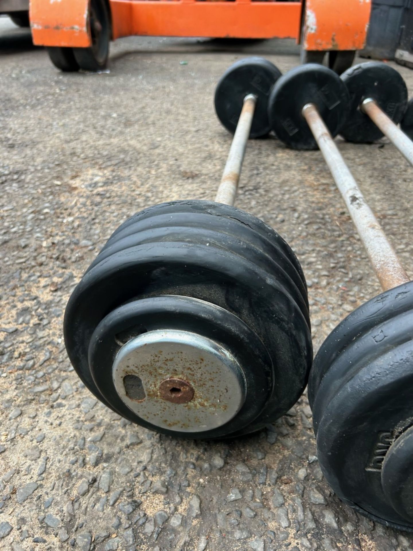 4x fixed rubber barbell weights. Average condition 10kg, 30kg, 40kg and 50kg - Image 5 of 5