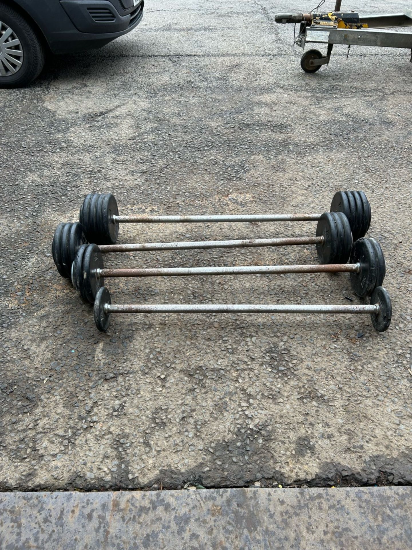 4x fixed rubber barbell weights. Average condition 10kg, 30kg, 40kg and 50kg