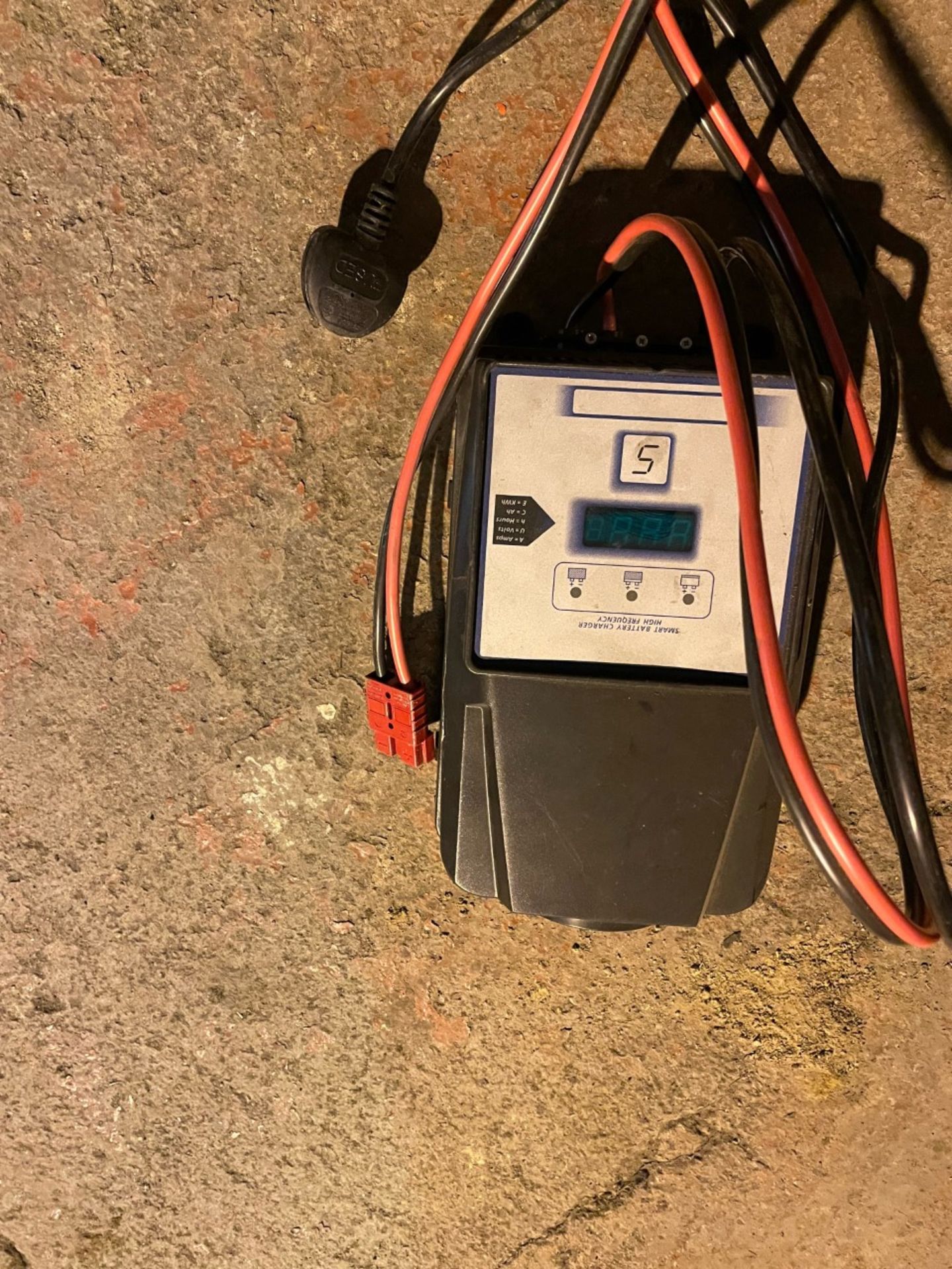 High frequency smart battery charger - Image 2 of 2