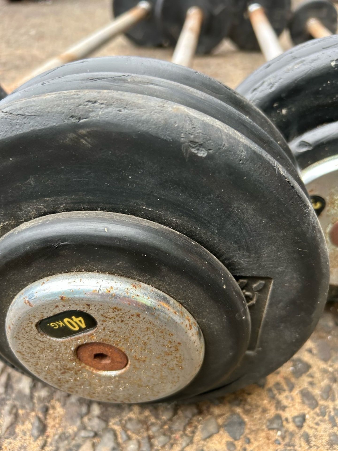 4x fixed rubber barbell weights. Average condition 10kg, 30kg, 40kg and 50kg - Image 4 of 5