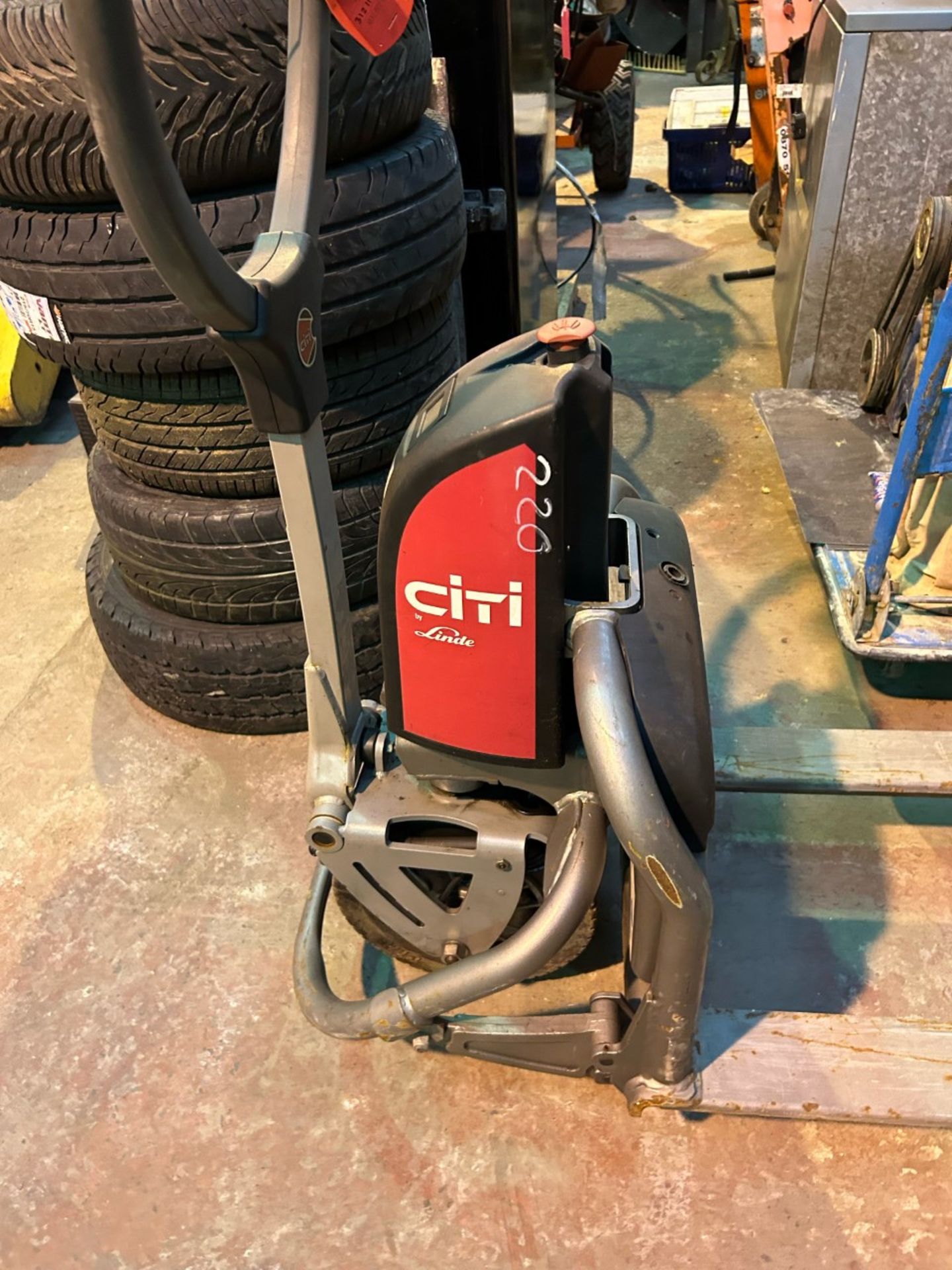 Linde citi battery powered pallet truck. Non runner - Image 3 of 4