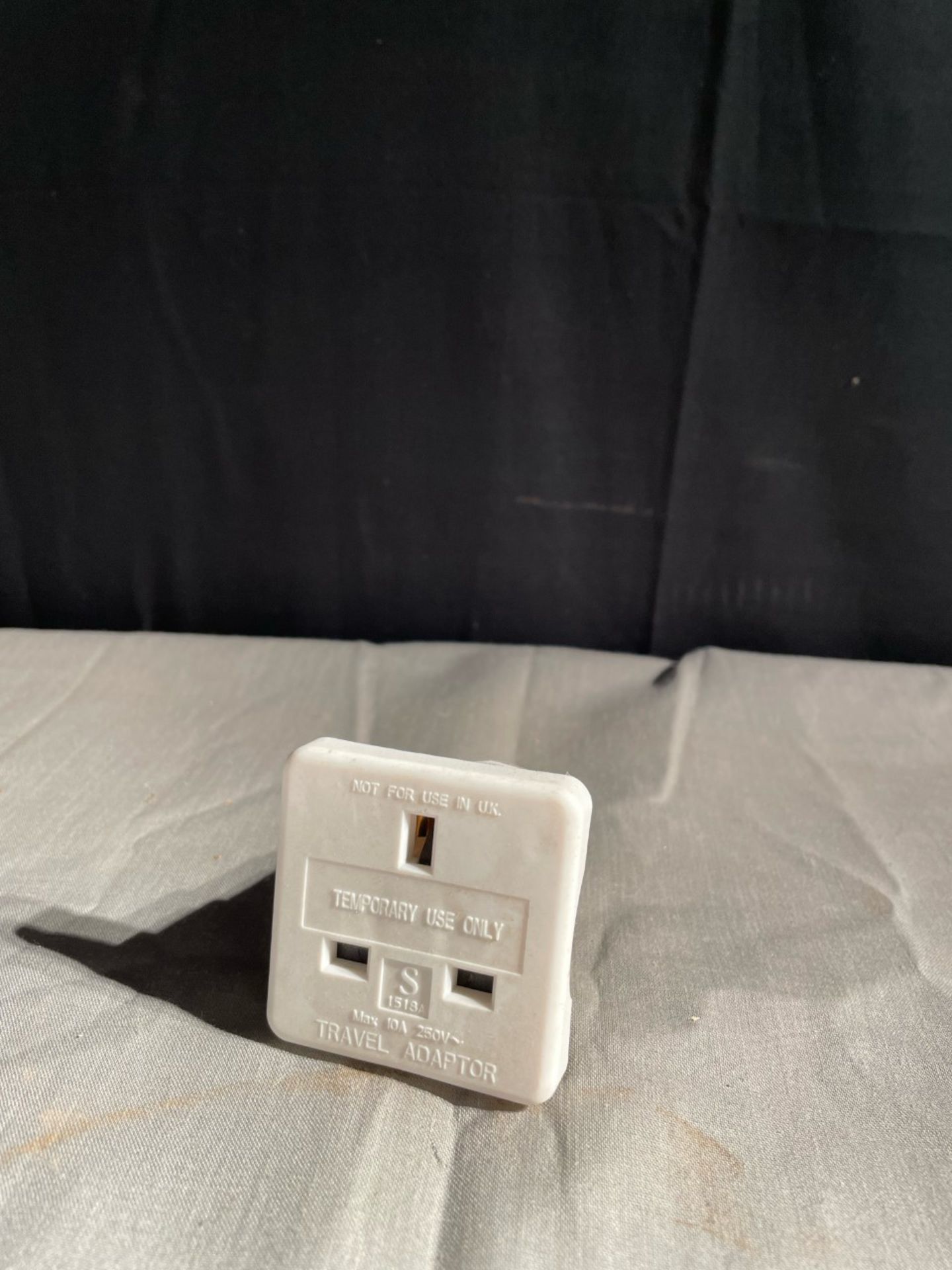 1x new status European travel adaptor