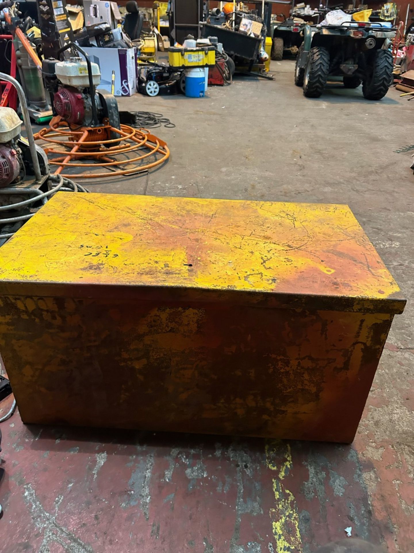 Heavy duty storage box. Hinge, lid and everything in good condition. 900 x 500 x500mm