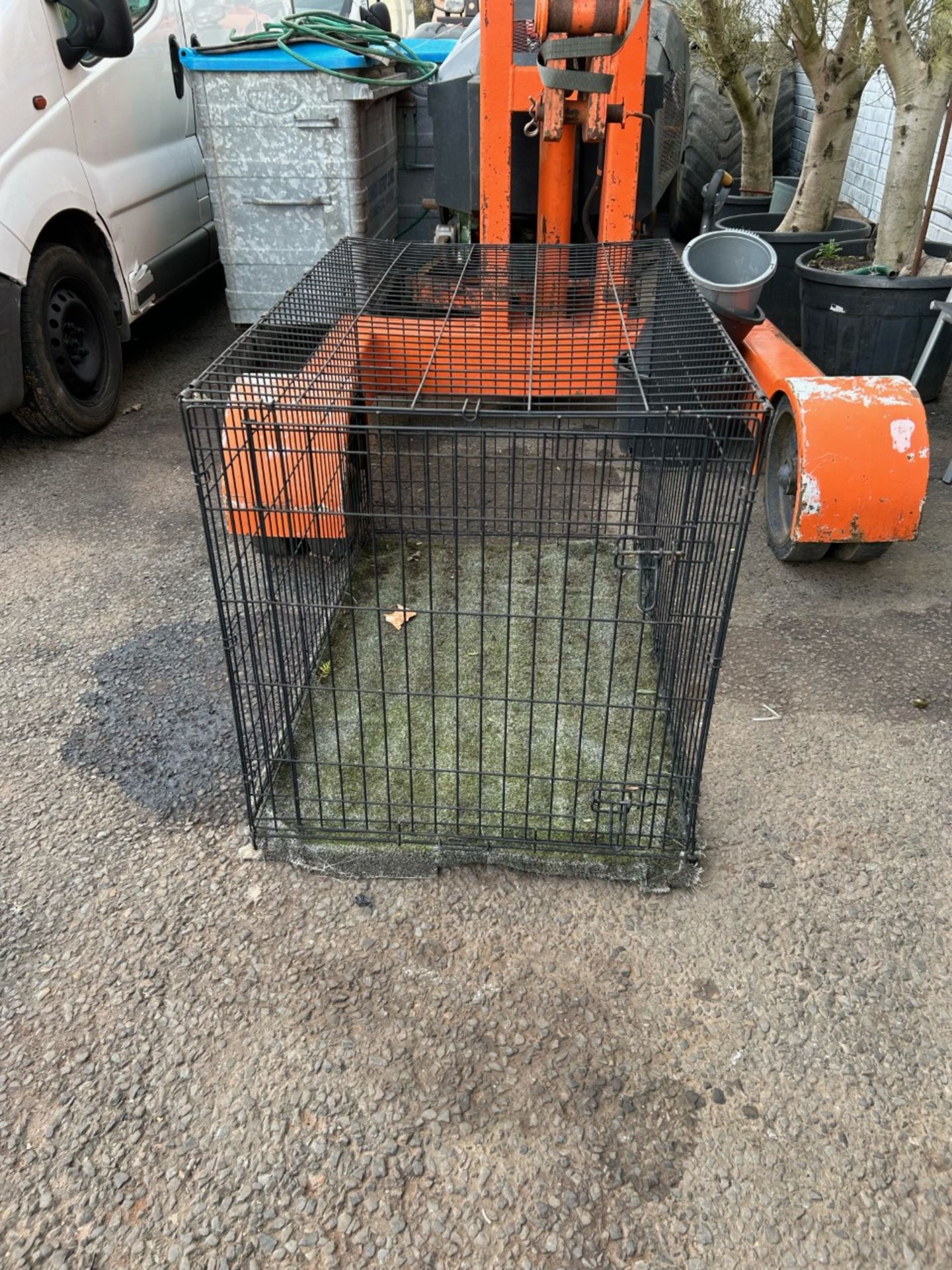 Large dog crate 1.2 x 0.8 x 0.8m. Good condition