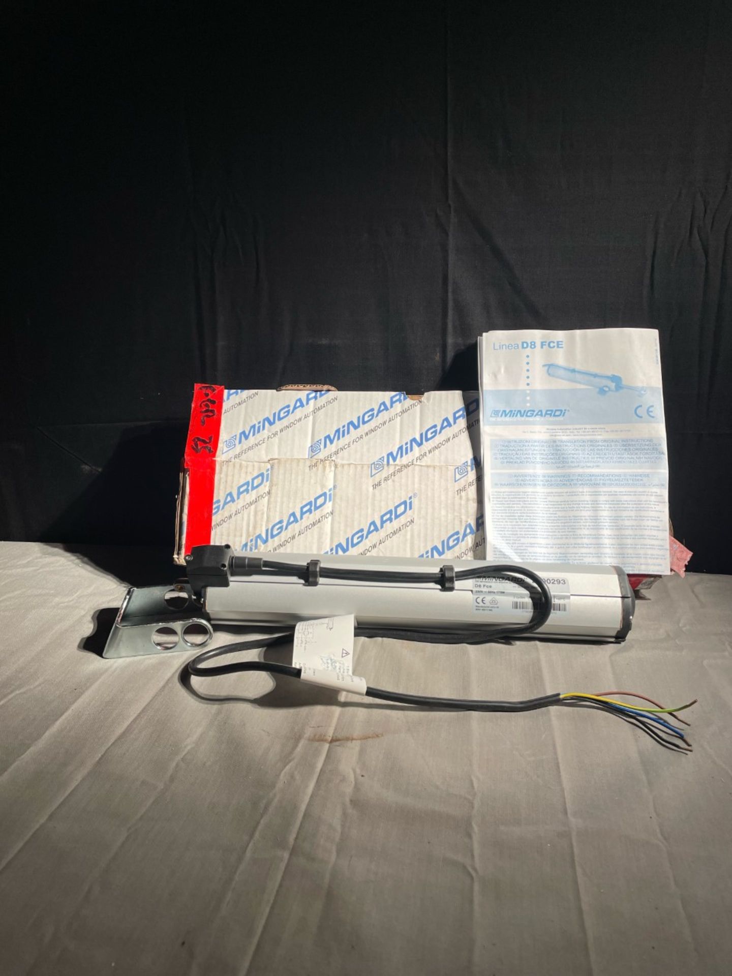 Mingardi linea D8 FCE 300mm electrical powered widow/vent opener. New in box