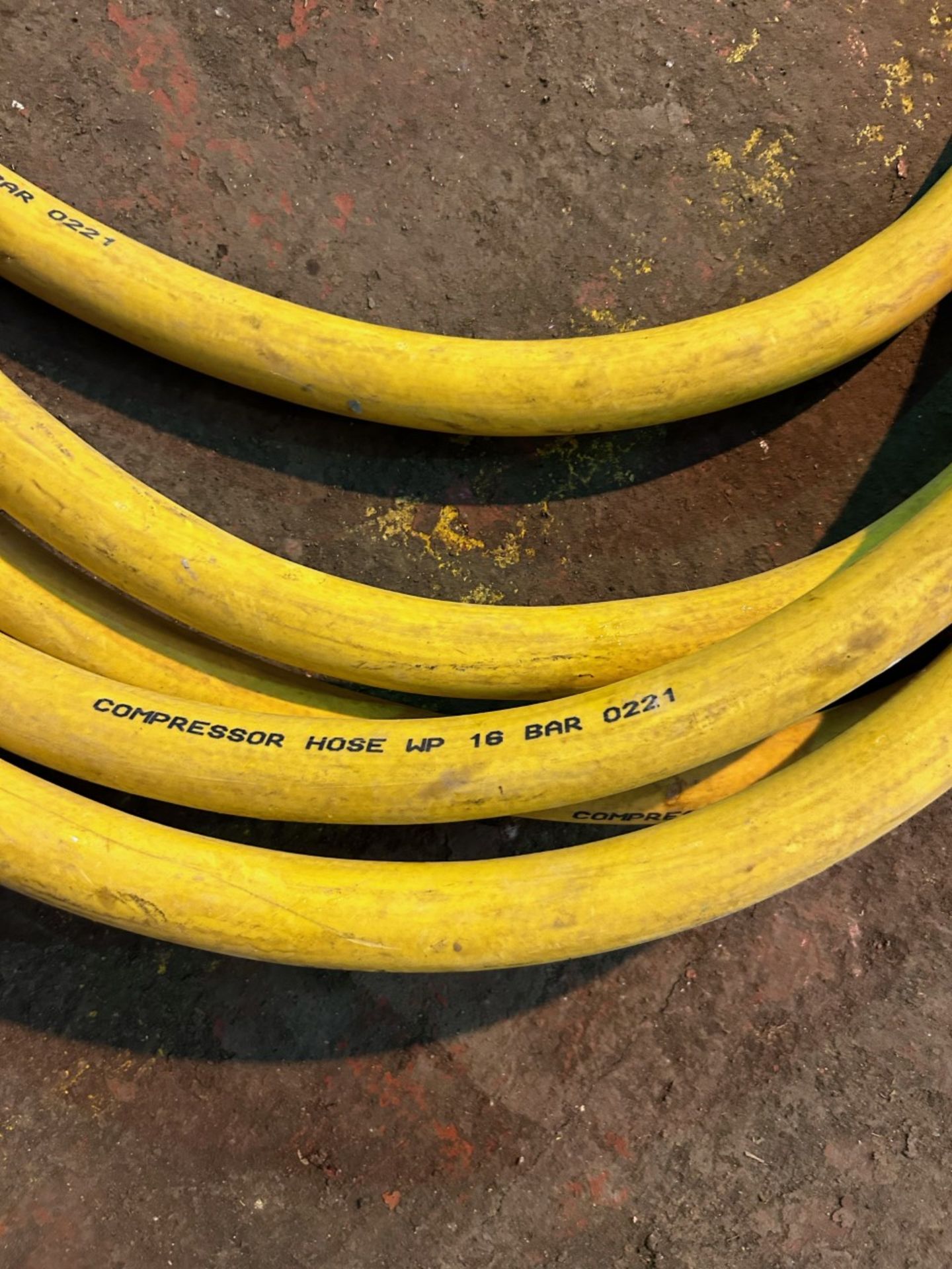 Approximately 5m of 3/4” compressor air hose with couplings - Image 2 of 2