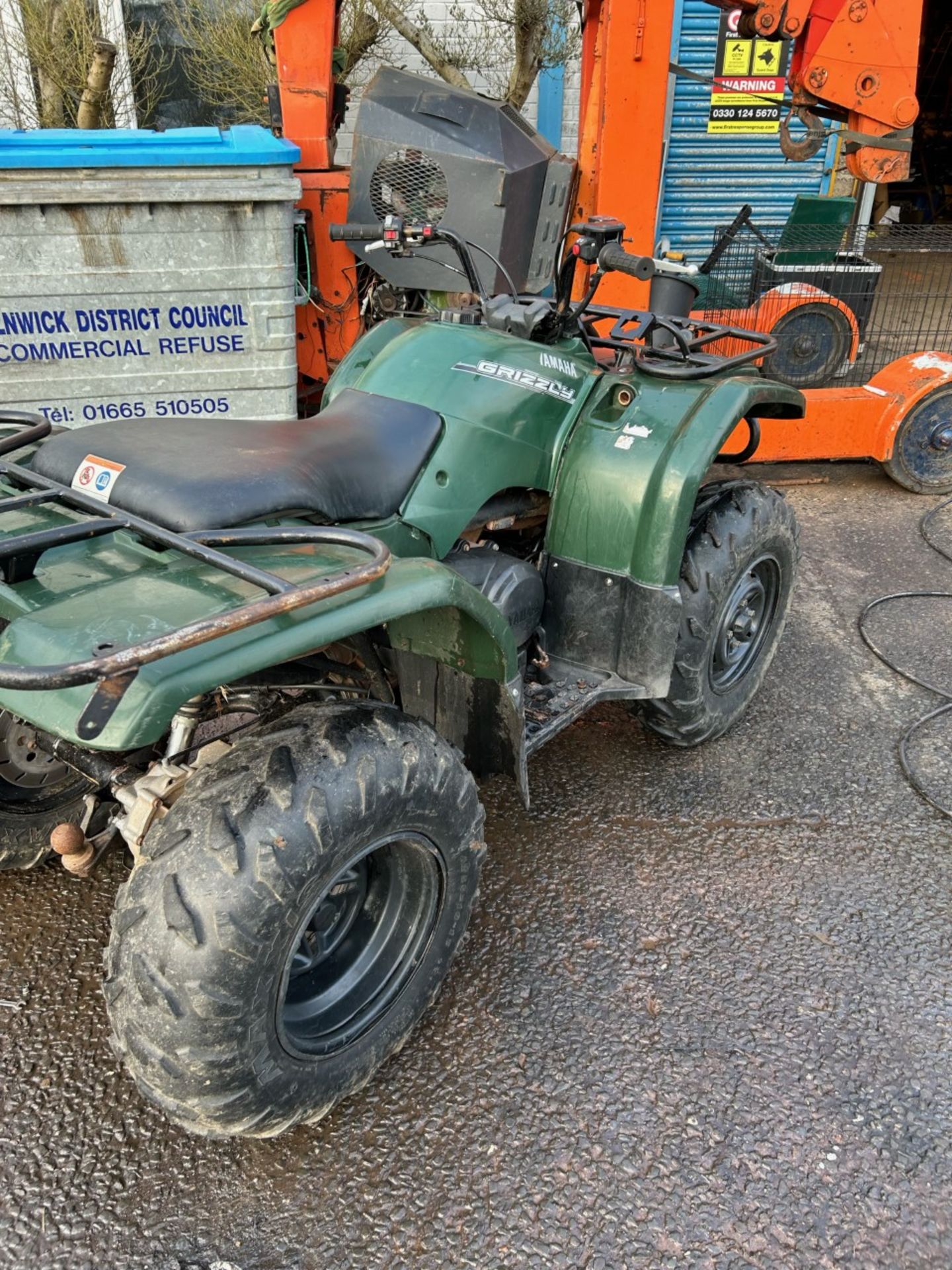 Yamaha grizzly 400cc 4x4 quad bike. 2000 model. Good condition ready for work. - Image 2 of 4