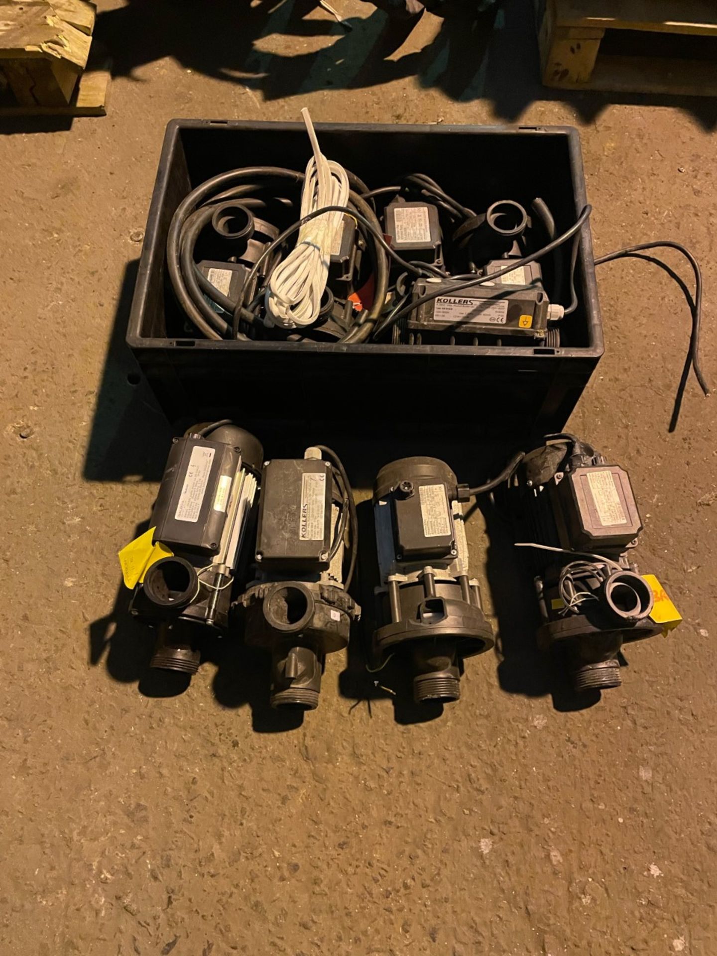 Mixed batch of Koller and super flow whirlpool pumps for jacuzzi and spa baths. 8 in total and a few