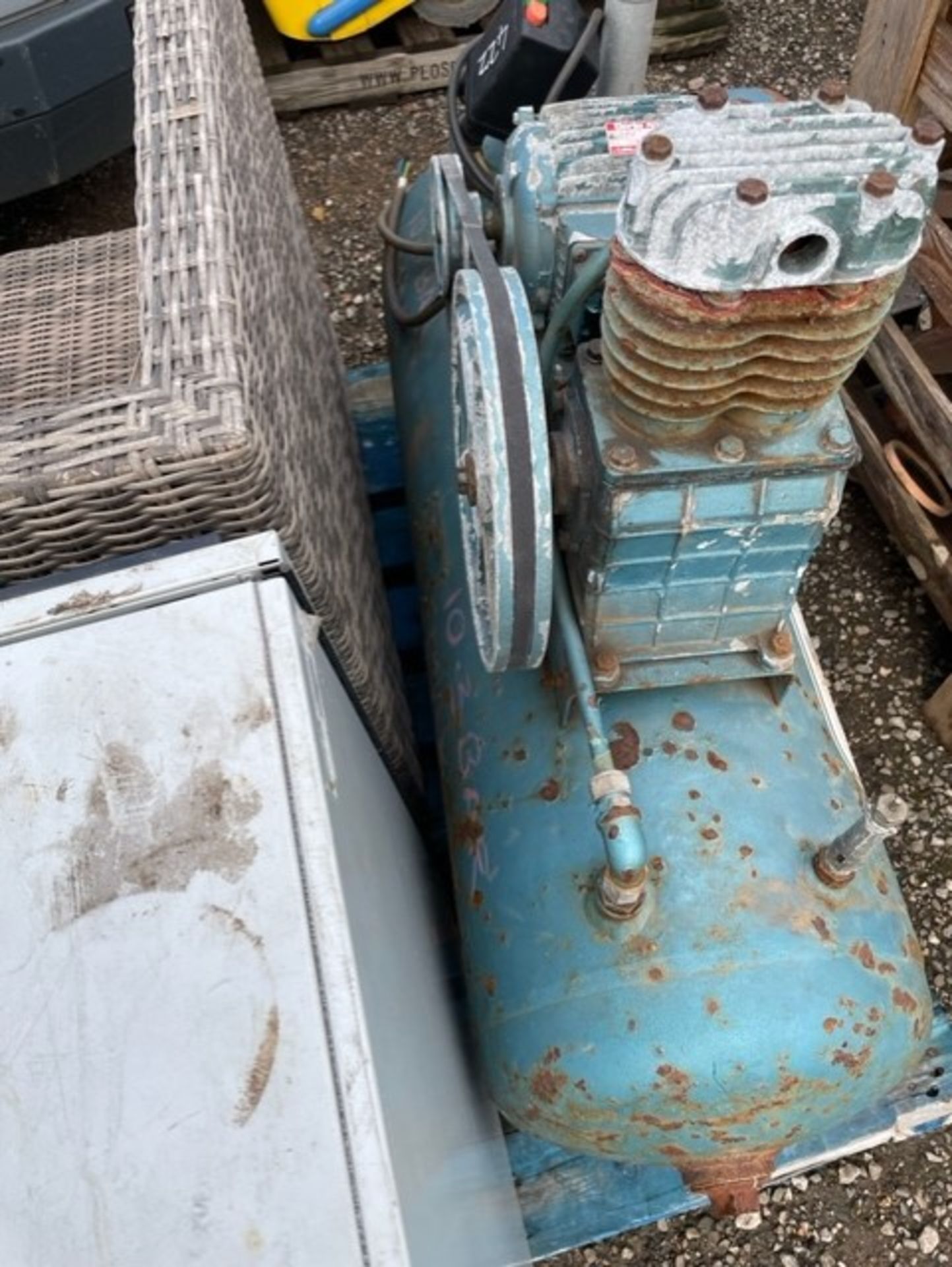 Pallet mixed of drinks machine chair and compressor Clark air master as per pics - no reserve - Image 2 of 4
