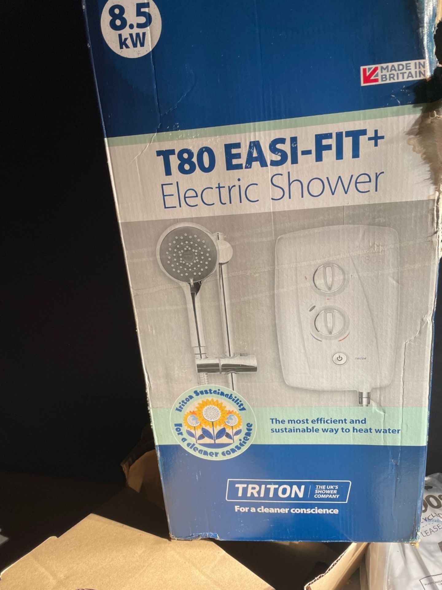 T80 easy fit 8.5kw electric shower. Unit is new, box is damaged. Working order unknown
