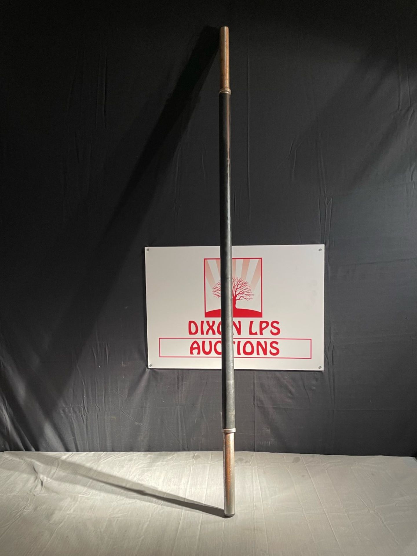 Used heavy duty 9kg solid 5ft weights bar