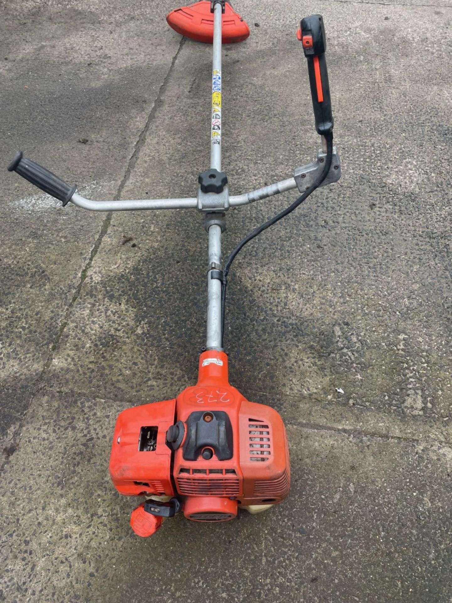 Echo SRM4000 brushcutter strimmer Starts but needs new diaphragm on carburetor - Image 4 of 4