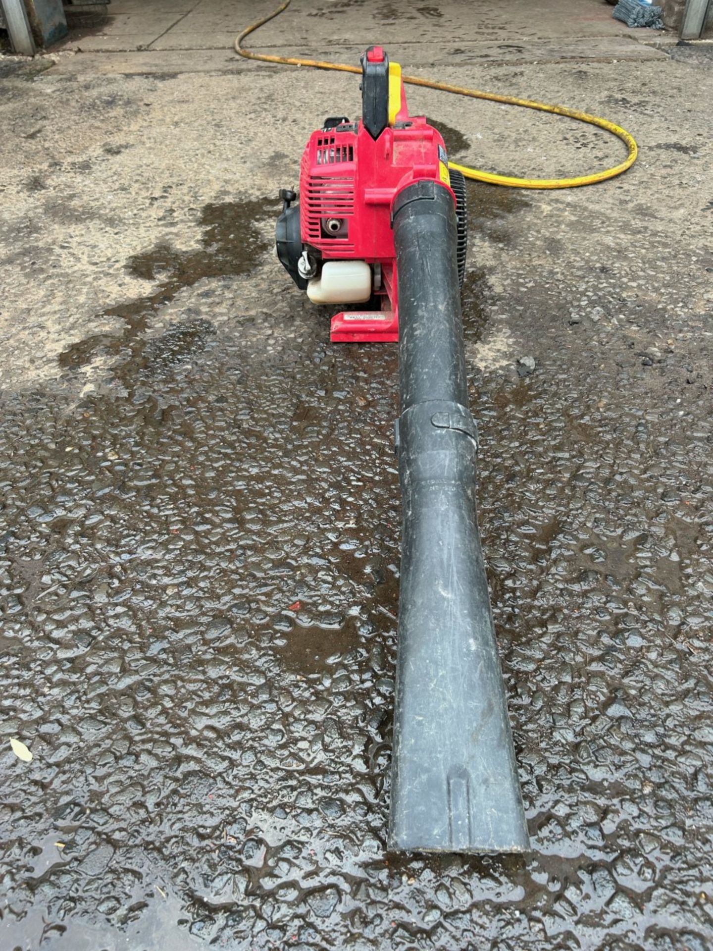 Honda HHB25 4 stroke easy start leaf blower. Good condition, full working order as seen in video - Image 4 of 4