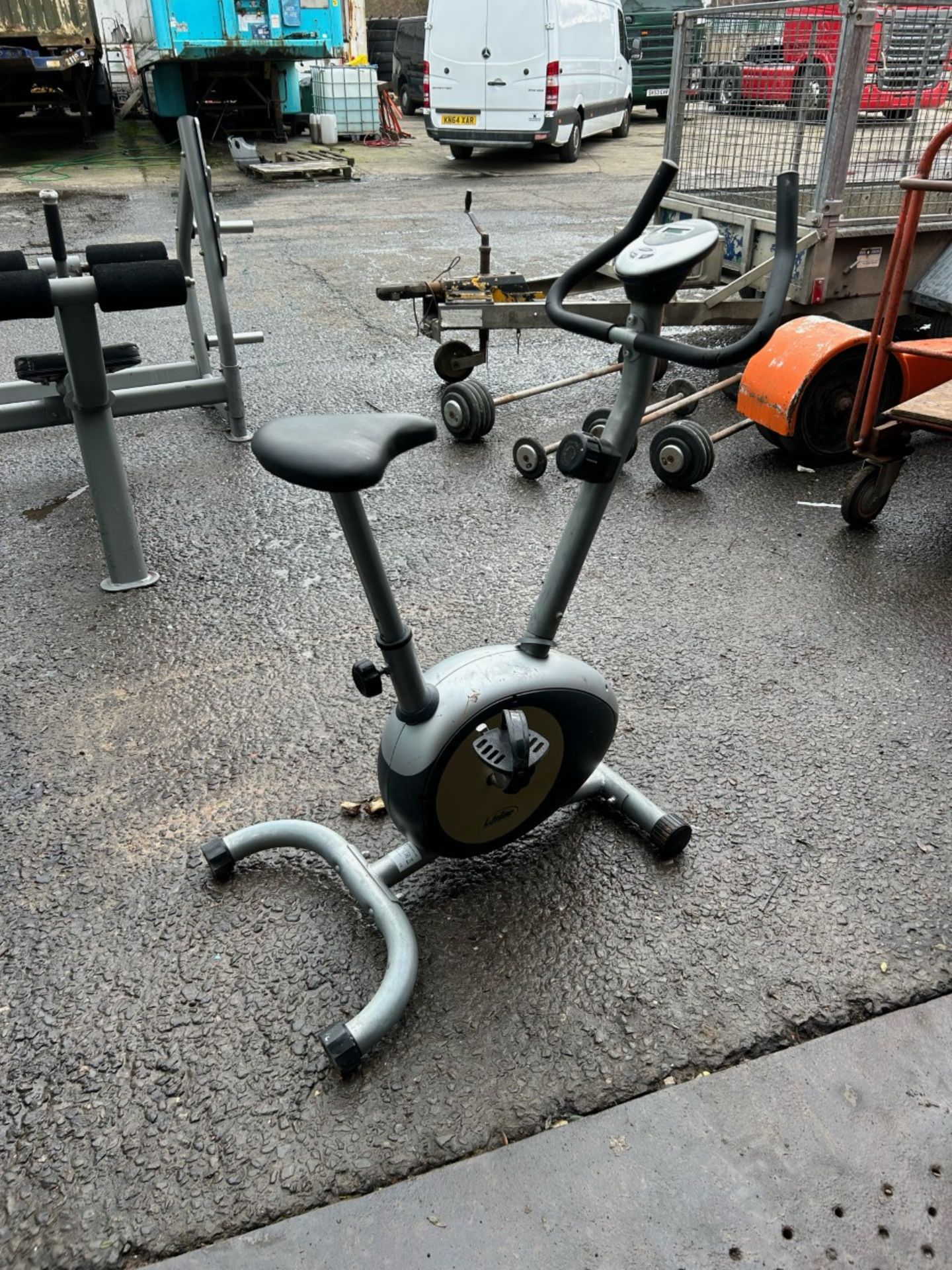 Small lifegear exercise bike. Good for house or garage. Used and average condition. Needs new - Image 3 of 4