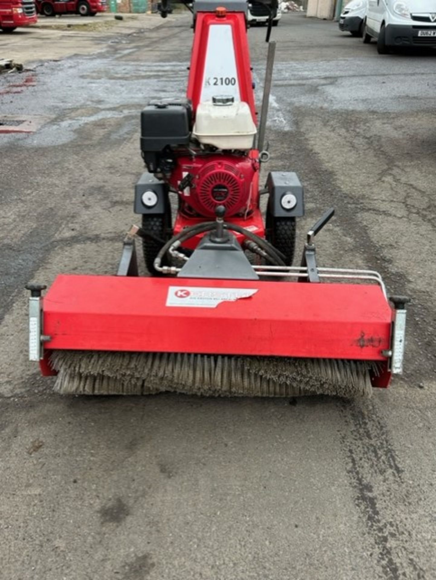 2019 Kersten k2100 hydraulic 2 wheeled tractor unit with sweeper attachment, kerb sweeper attachment - Image 3 of 4