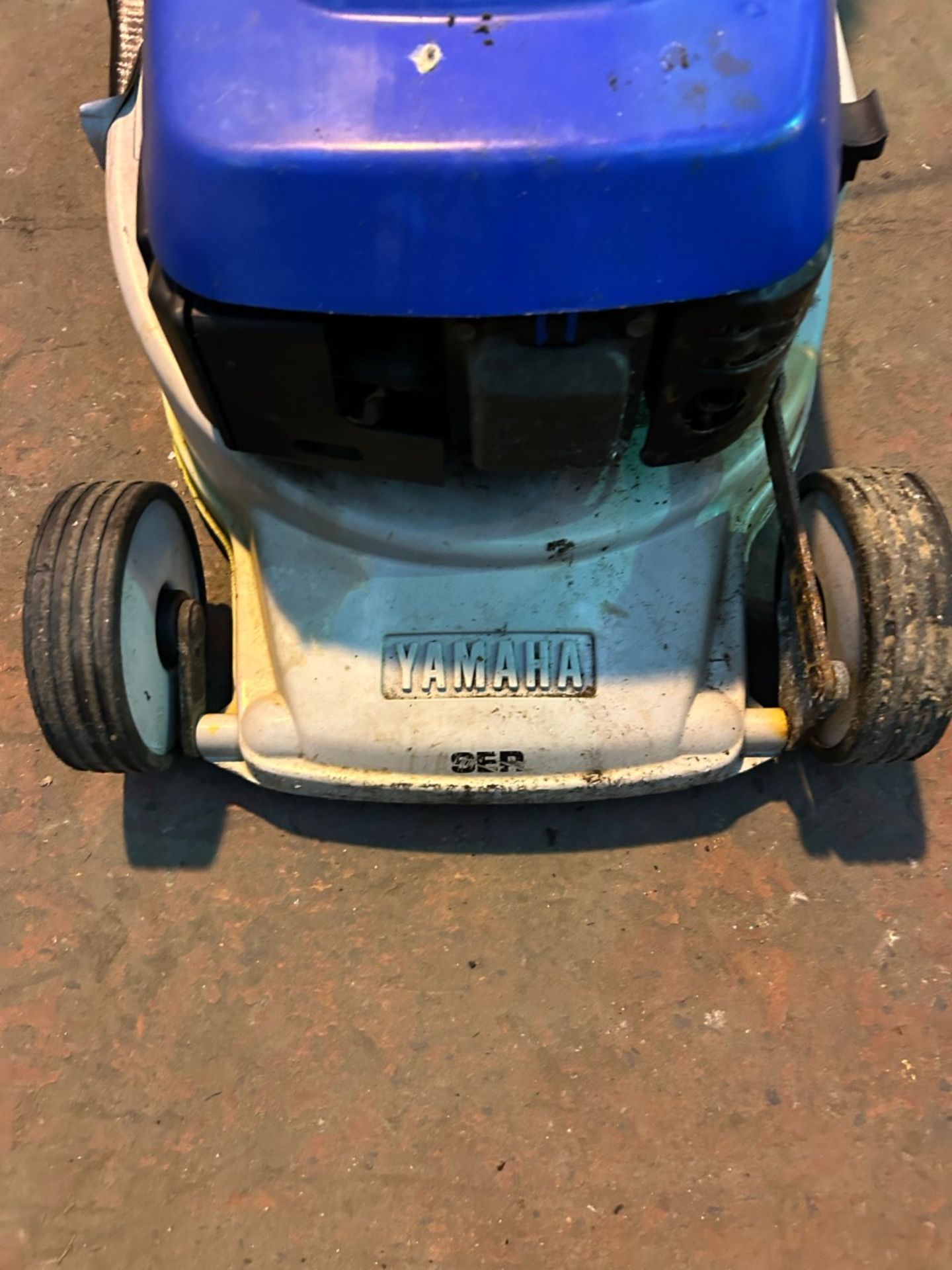 Yamaha YLM 342 self propelled lawn mower with roller average condition. Needs service