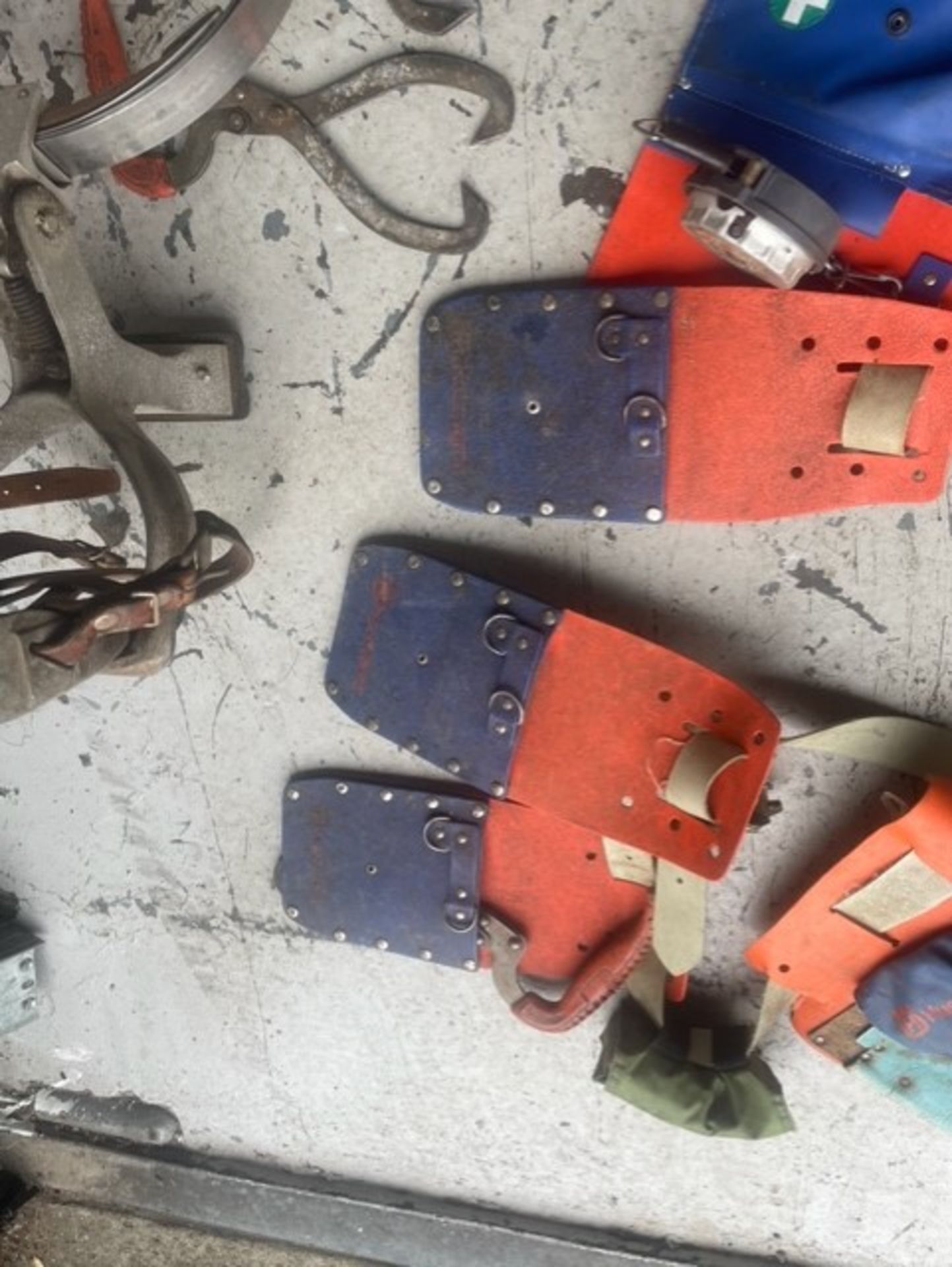 Tree surgeons tools forsips tapes wedges tool belts and climbing feet - Image 3 of 6